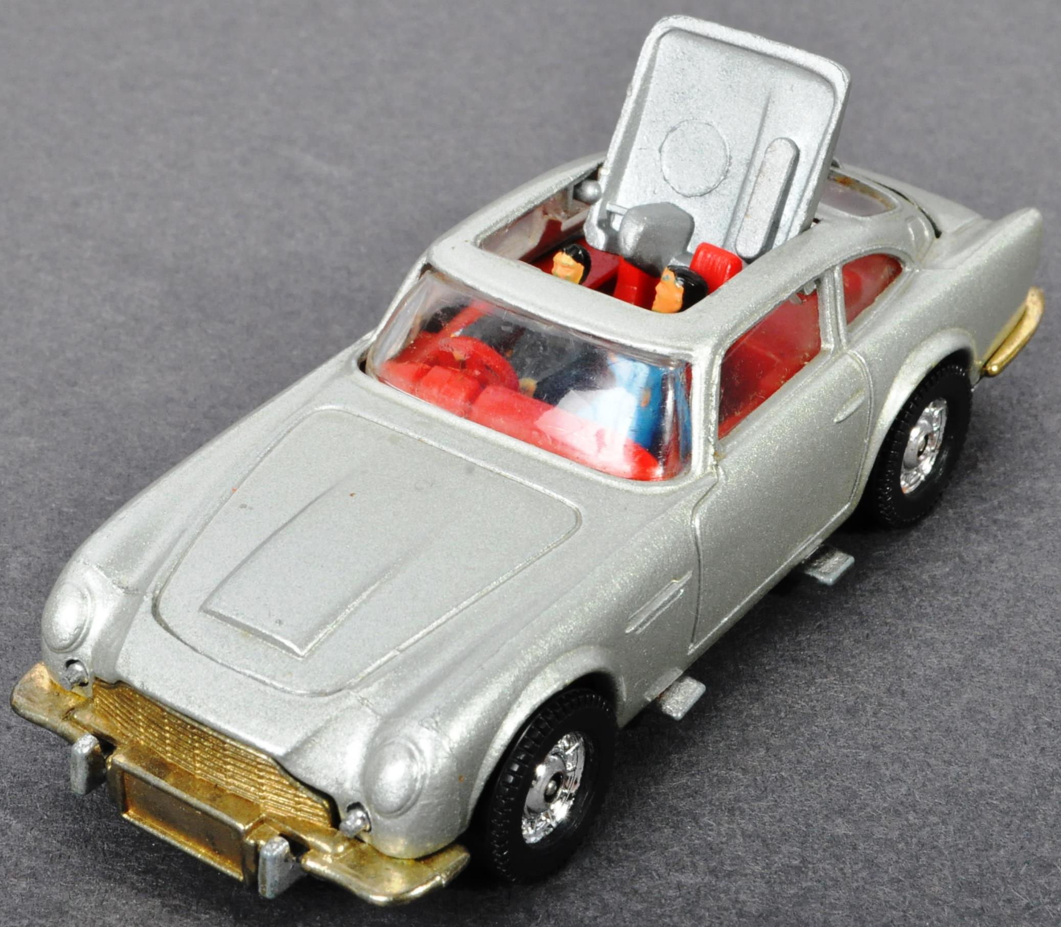 VINTAGE CORGI JAMES BOND ASTON MARTIN DB5 NO. 270 - Image 2 of 5