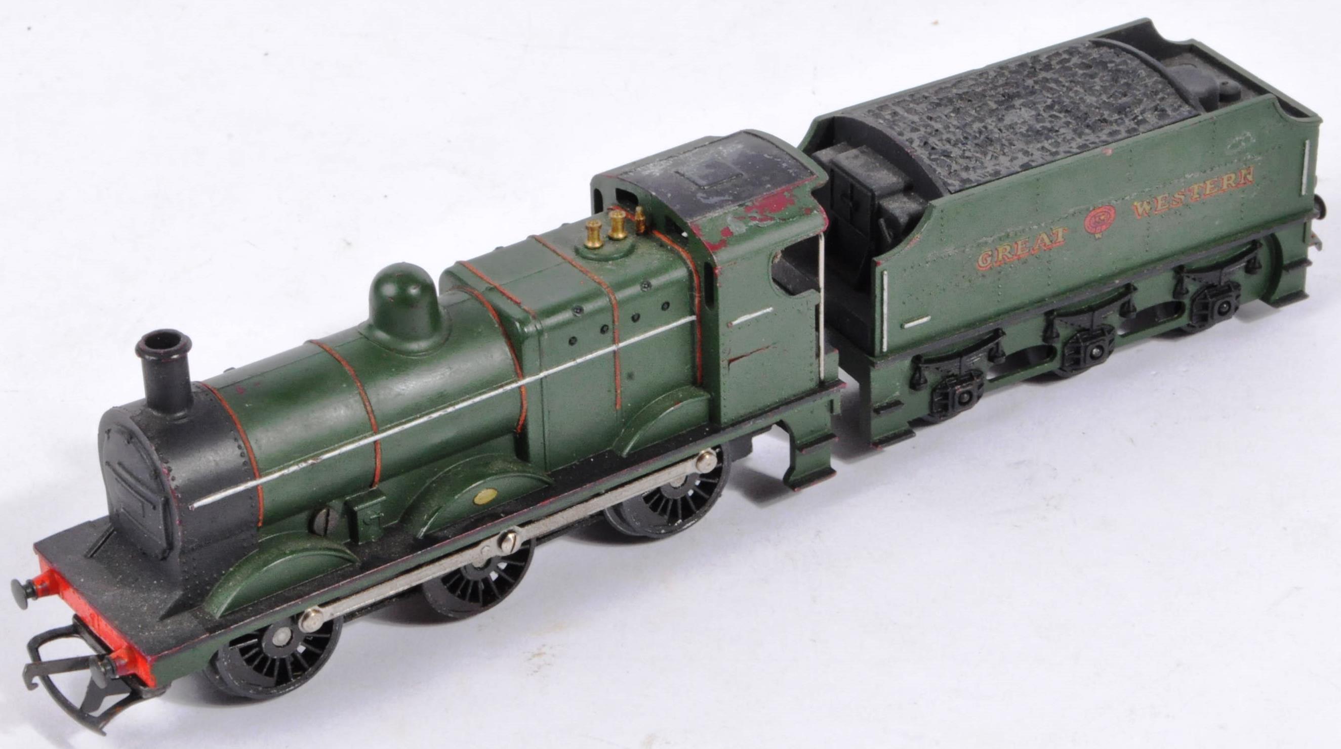 COLLECTION OF HORNBY / TRIANG TRAIN SET LOCOMOTIVE ENGINES - Image 5 of 8