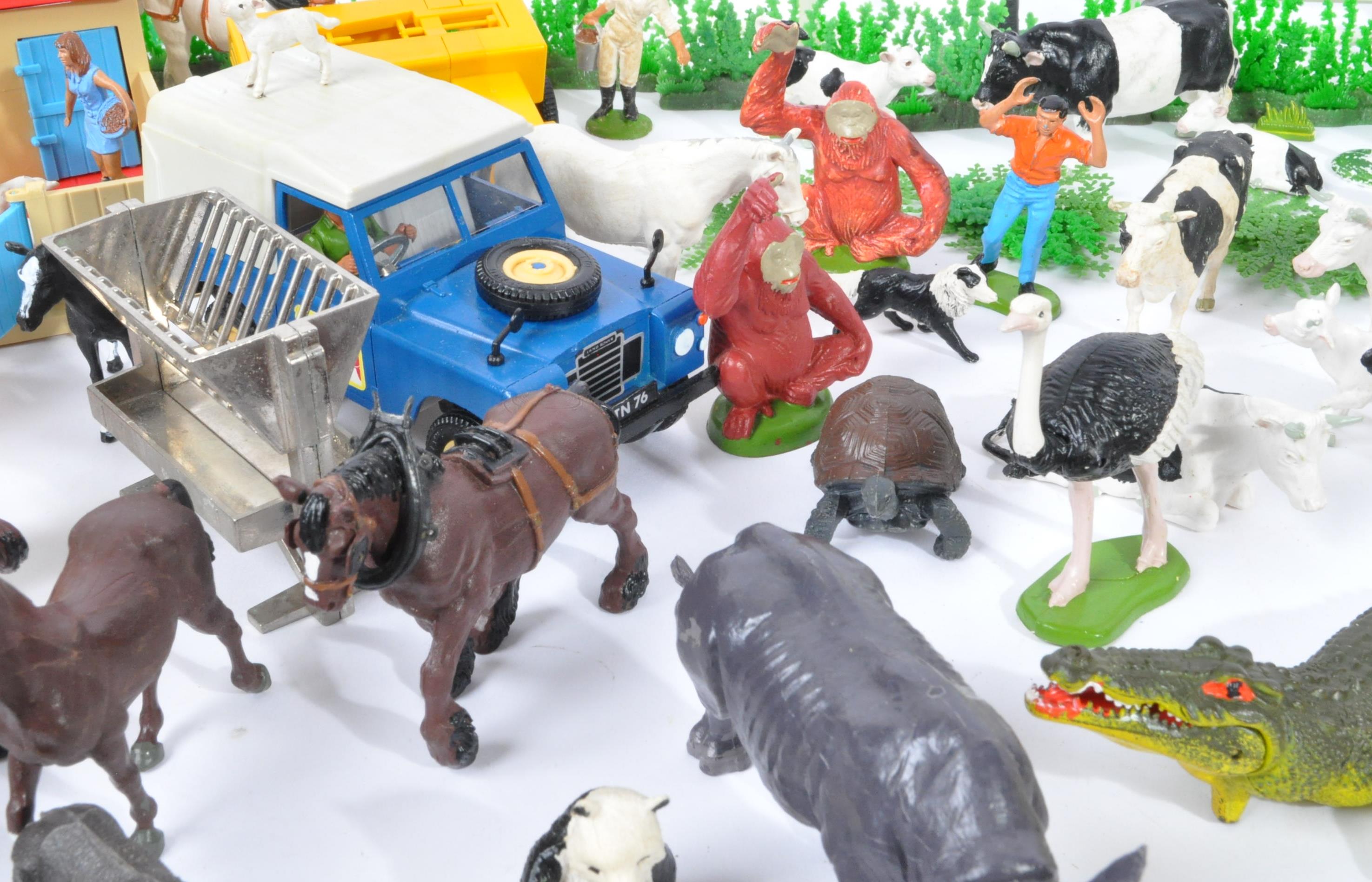 BRITAINS - LARGE COLLECTION OF BRITAINS FARM & ZOO ITEMS - Image 9 of 10