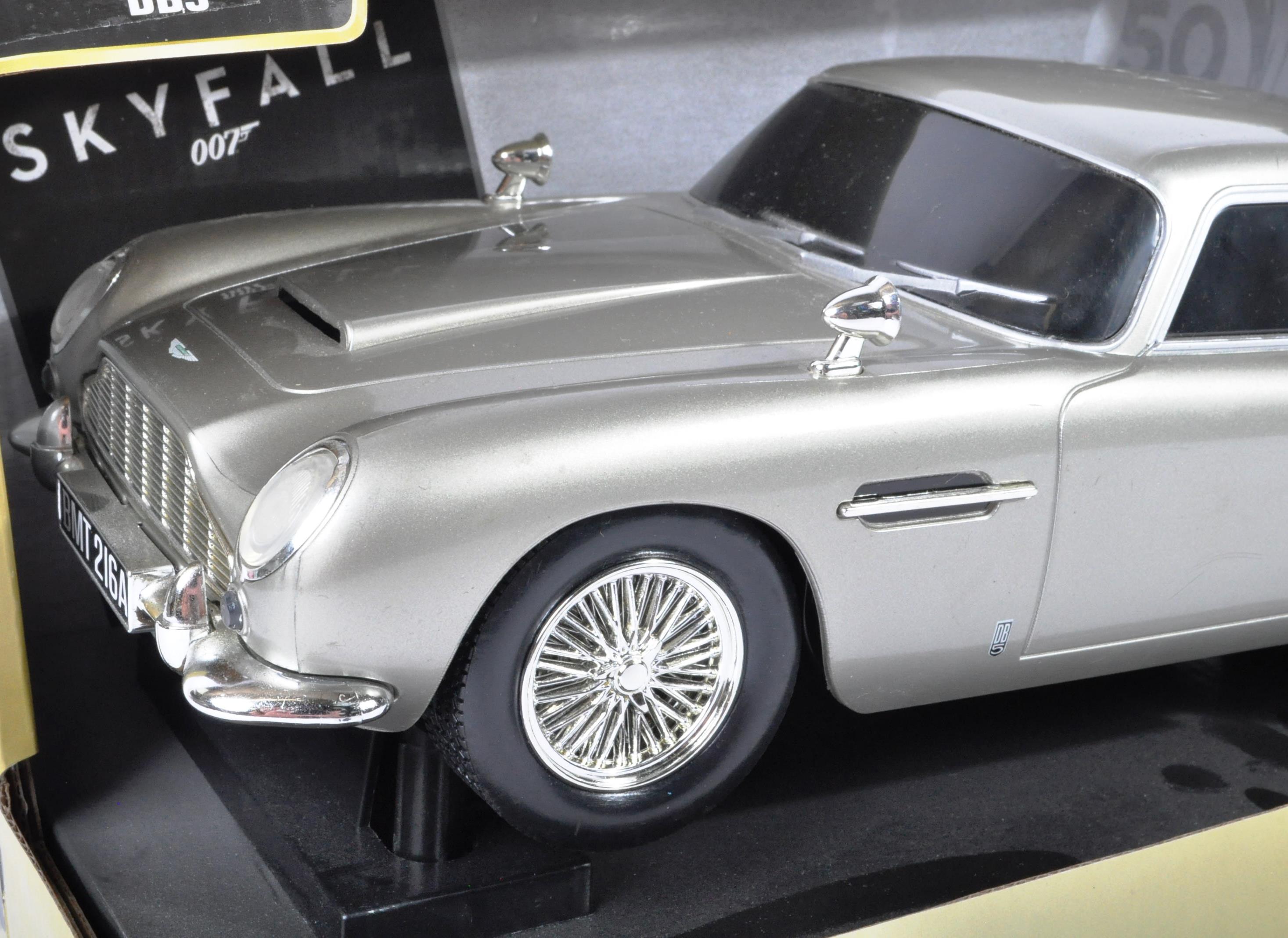 TOY STATE MADE JAMES BOND ASTON MARTIN DB5 MOTORISED MODEL CAR - Image 2 of 4