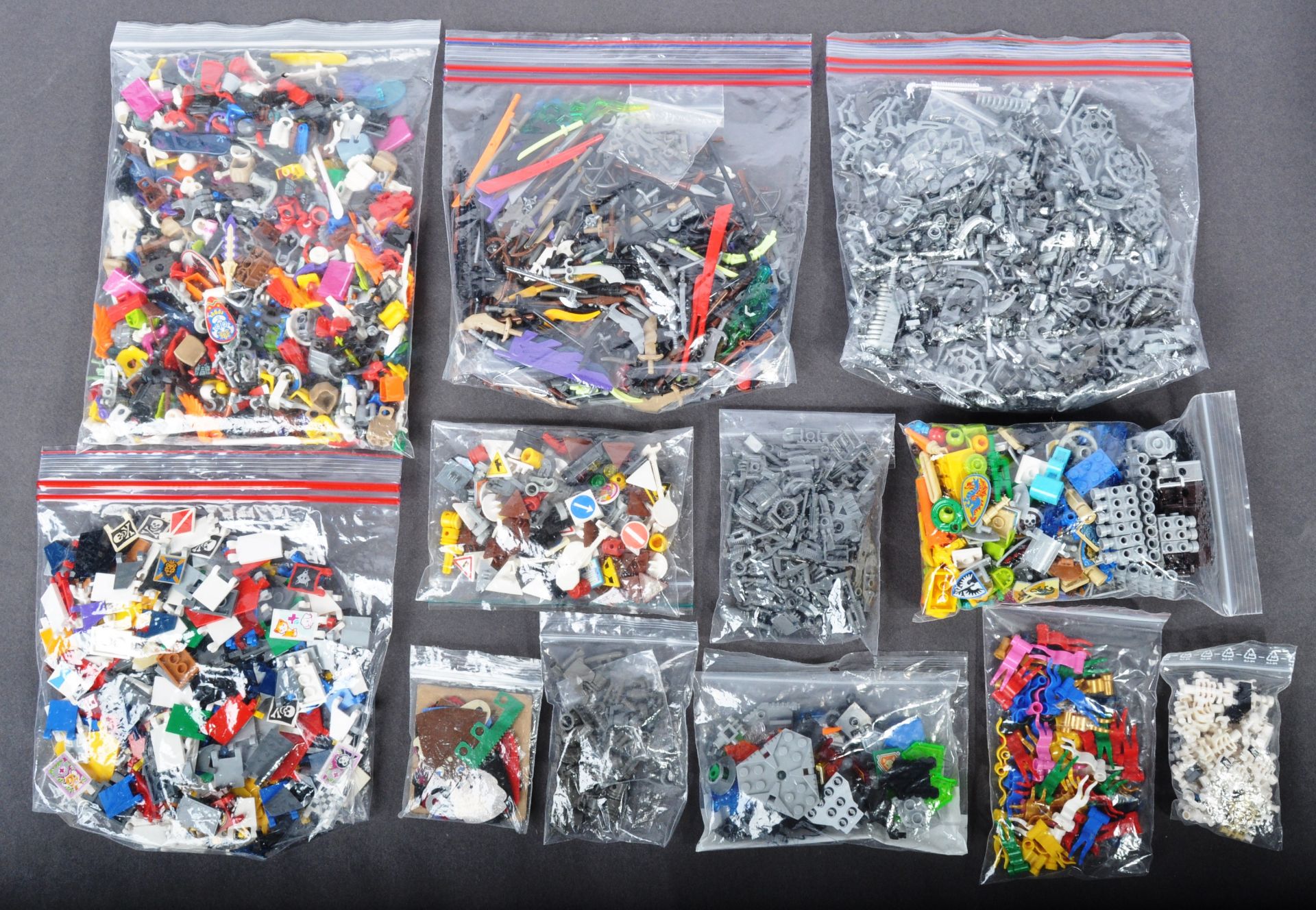 LEGO MINIFIGURES - LEGO MINIFIGURES WEAPONS & ACCESSORIES