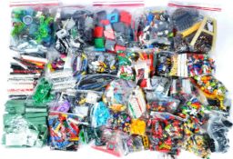 LARGE COLLECTION OF ASSORTED LEGO BRICKS