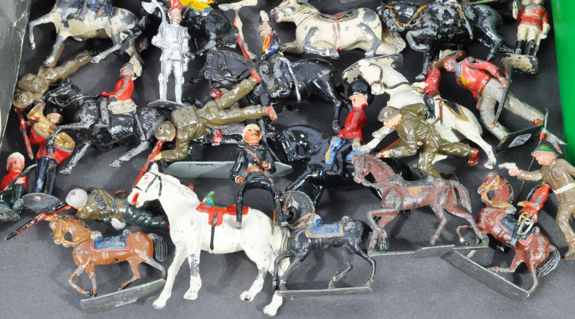 LEAD SOLDIERS - LARGE COLLECTION OF VINTAGE LEAD SOLDIERS - Image 3 of 7