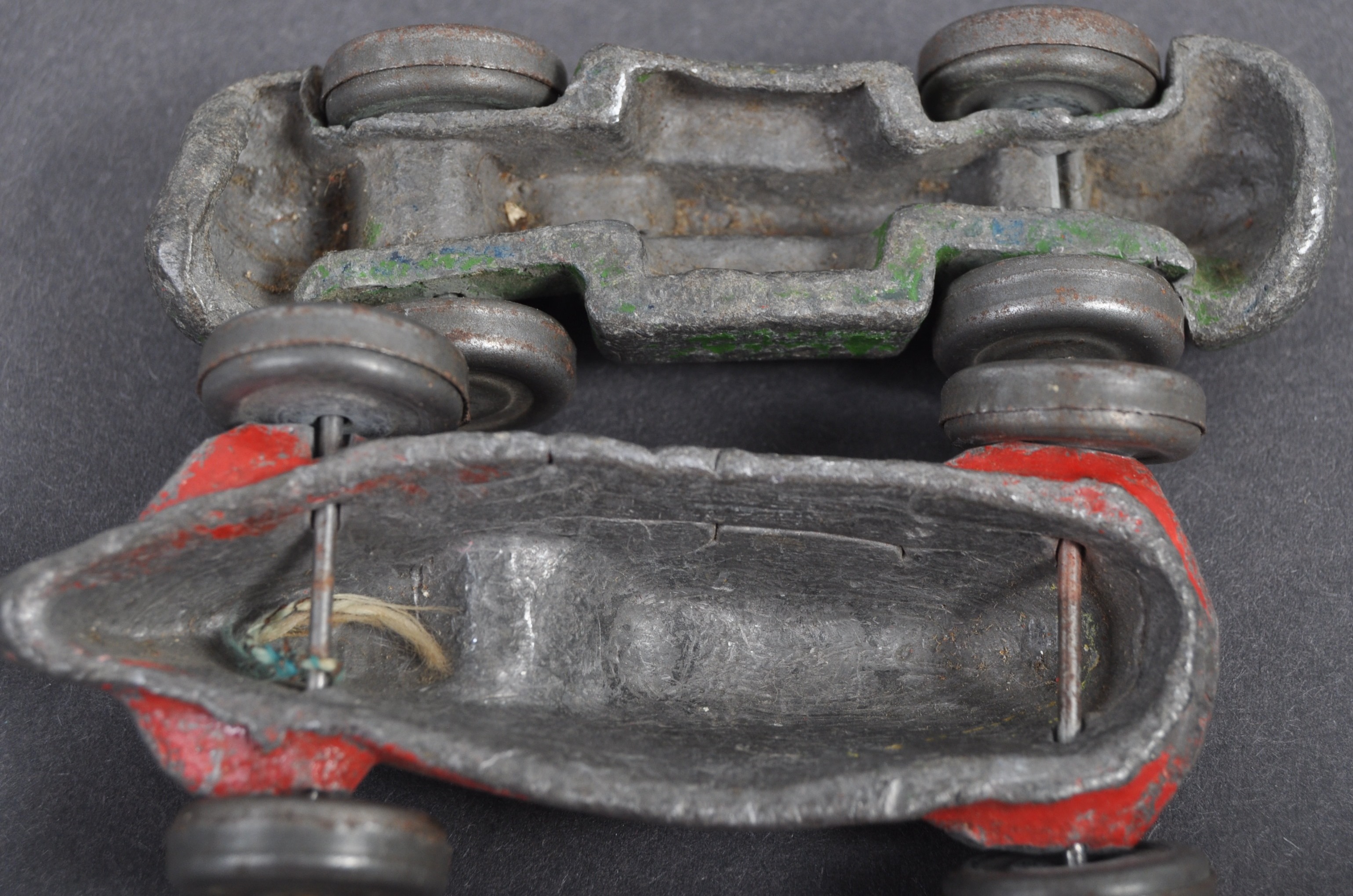 TWO ANTIQUE EARLY 19TH CENTURY ANTIQUE LEAD RACING CARS - Image 3 of 5