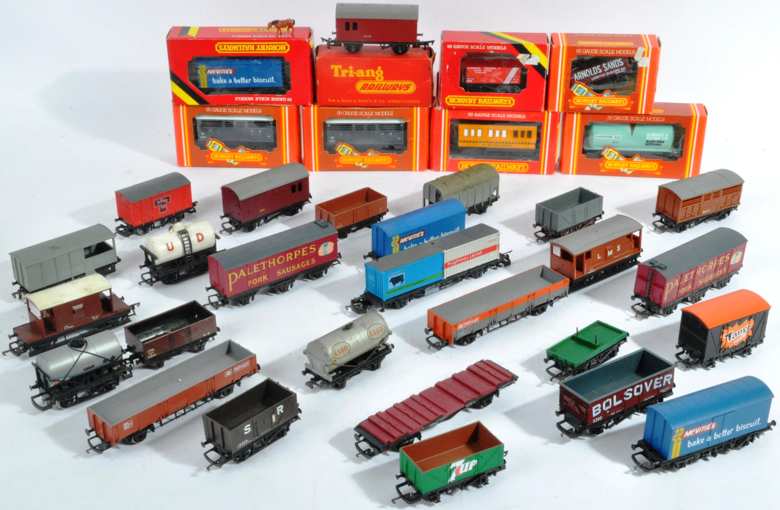 COLLECTION OF ASSORTED HORNBY 00 GAUGE ROLLING STOCK WAGONS - Image 9 of 9