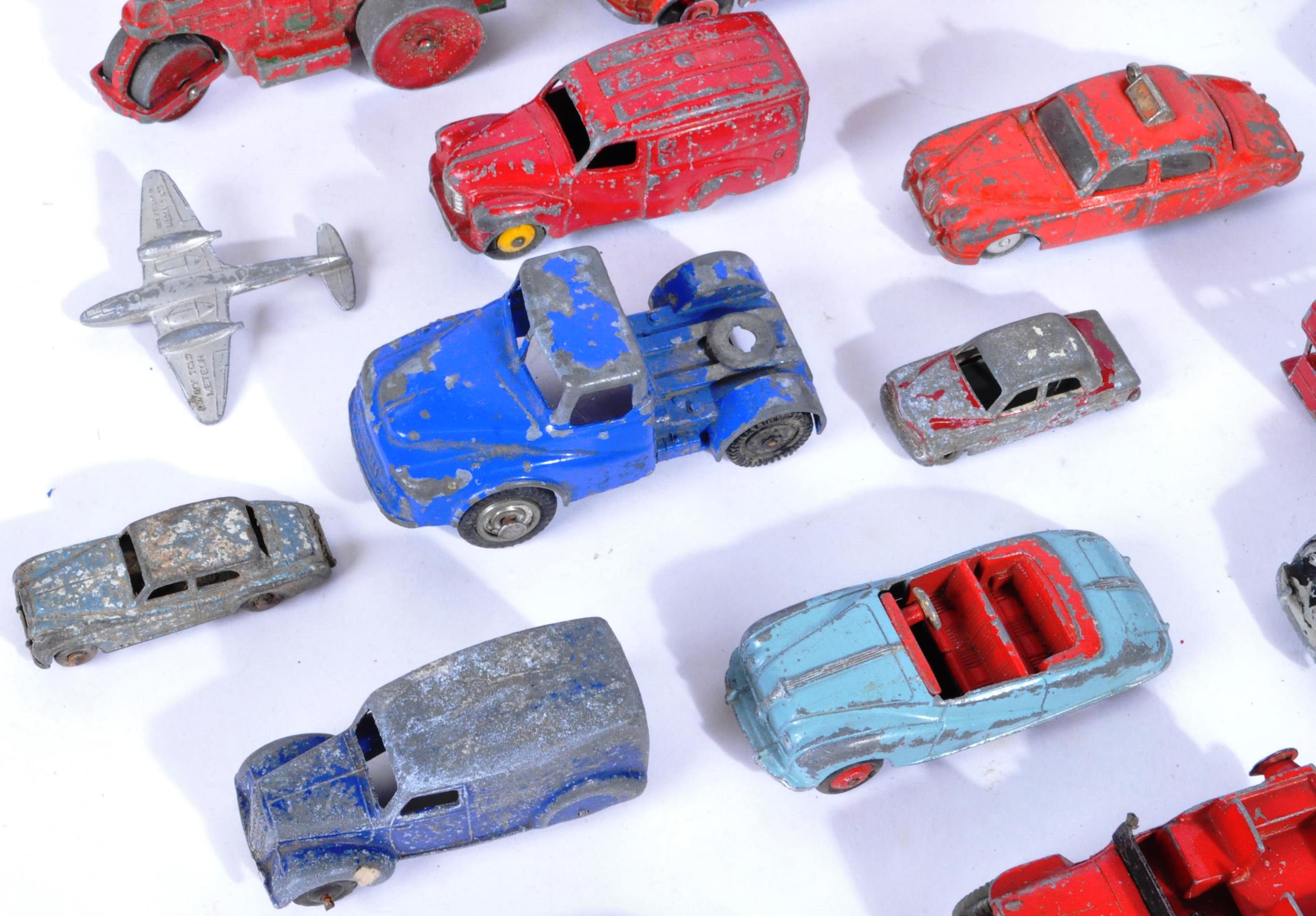 LARGE COLLECTION OF ASSORTED VINTAGE DIECAST MODELS - Image 4 of 6