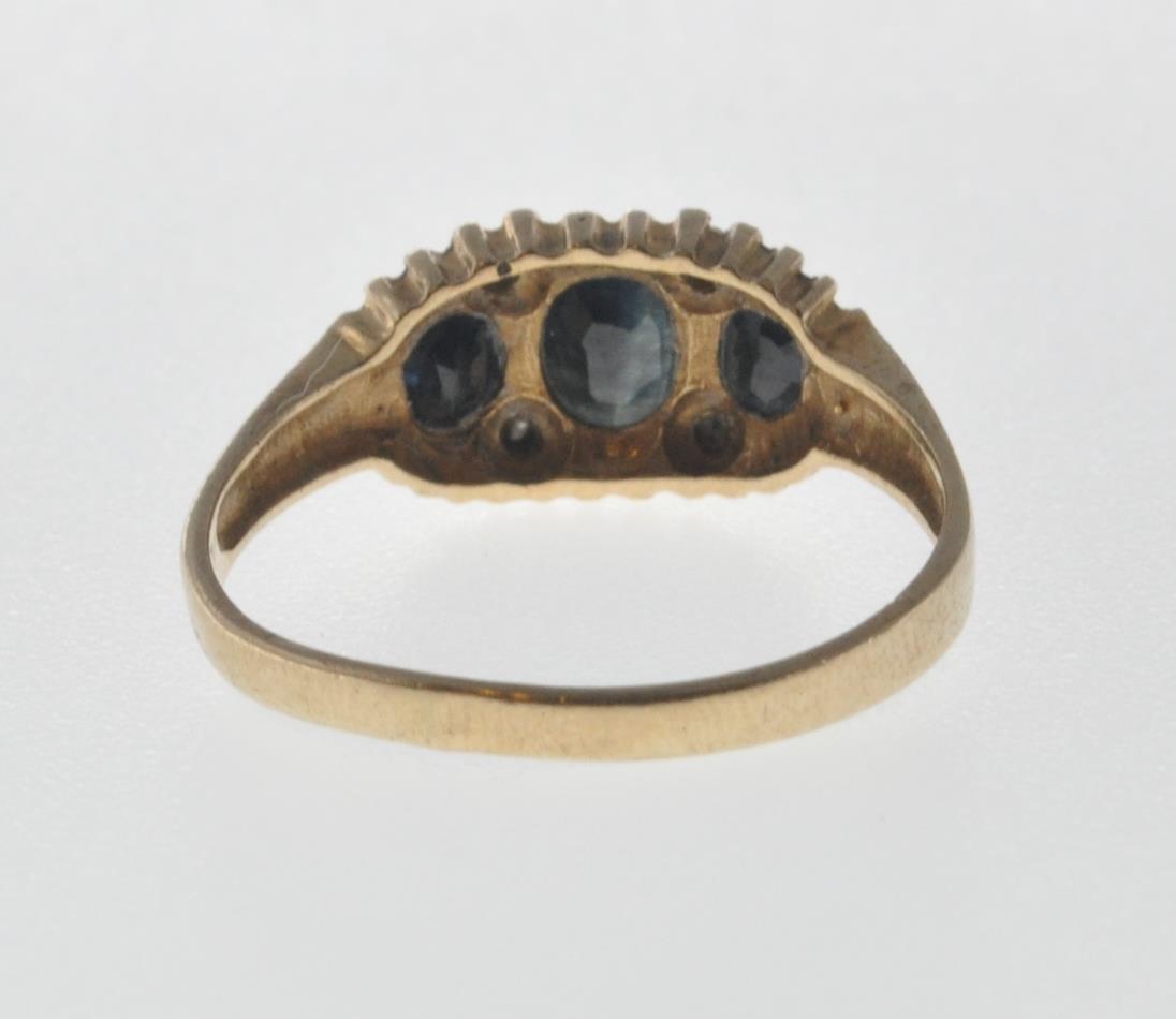 9CT GOLD AND BLACK STONE RING. - Image 4 of 7