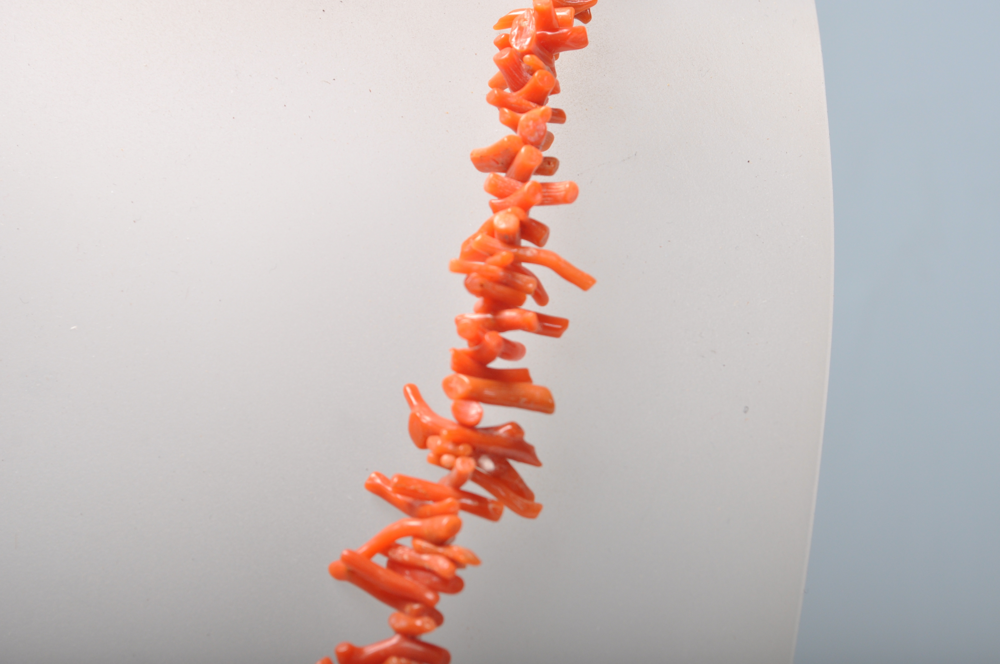 VINTAGE BRANCH CORAL NECKLACE AND CORAL BRACELET - Image 8 of 9