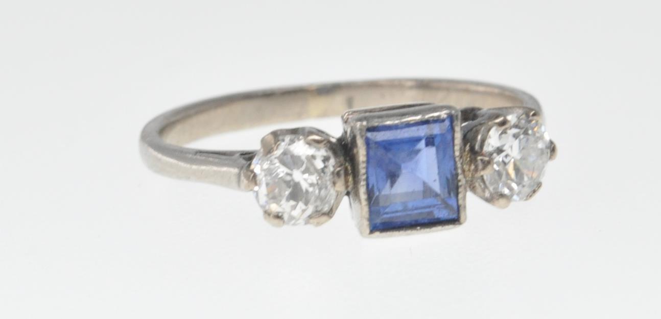 ANTIQUE SAPPHIRE AND DIAMOND THREE STONE RING - Image 2 of 6