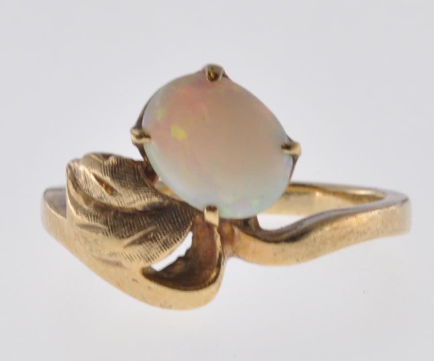 VINTAGE 9CT GOLD OPAL SET LEAF RING - Image 2 of 7