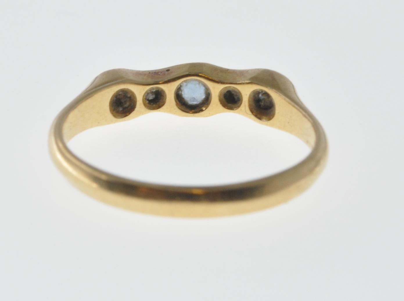 18CT GOLD SAPPHIRE AND DIAMOND FIVE STONE RING - Image 6 of 7