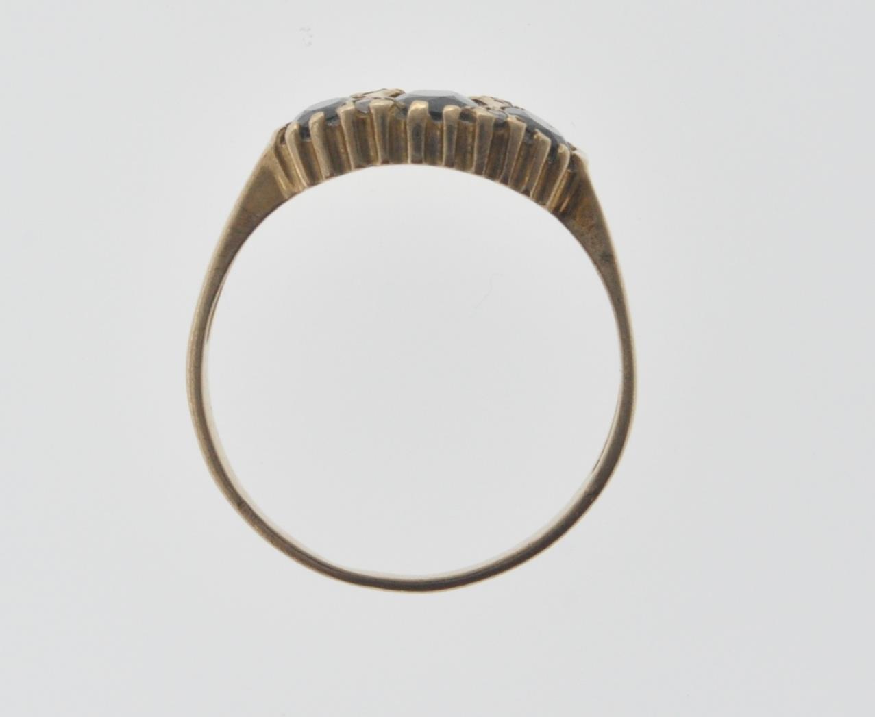 9CT GOLD AND BLACK STONE RING. - Image 7 of 7