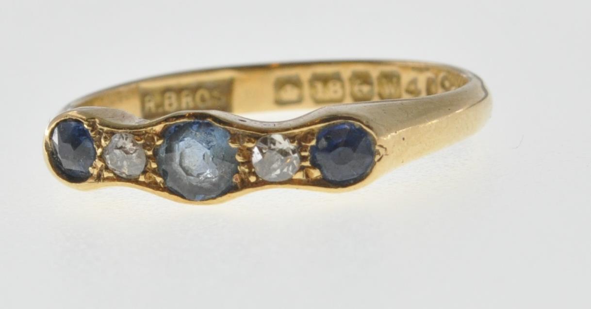 18CT GOLD SAPPHIRE AND DIAMOND FIVE STONE RING - Image 2 of 7