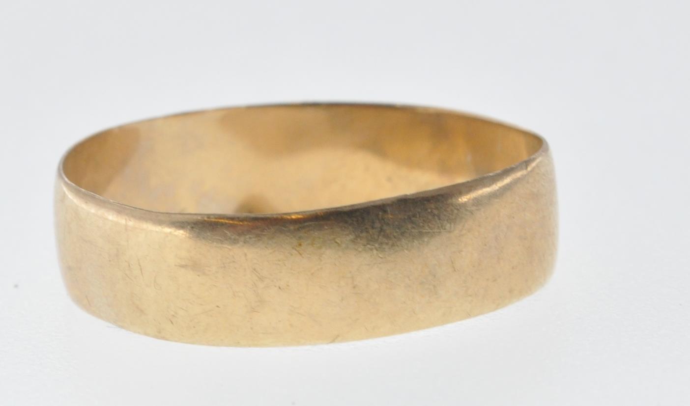 9CT GOLD WEDDING BAND RING - Image 4 of 5