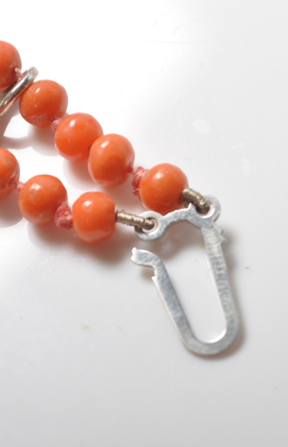 VINTAGE BRANCH CORAL NECKLACE AND CORAL BRACELET - Image 3 of 9