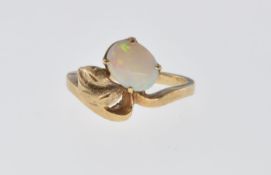 VINTAGE 9CT GOLD OPAL SET LEAF RING