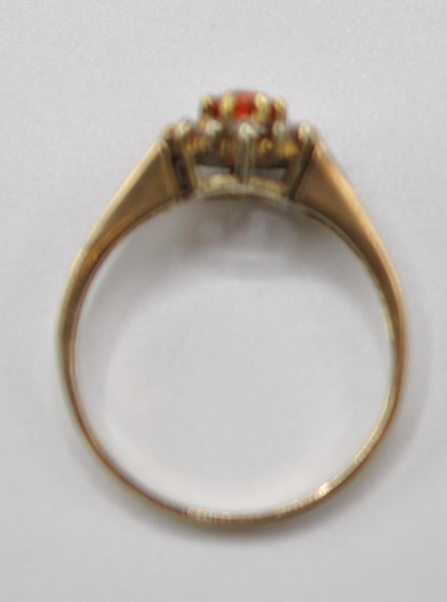 9CT GOLD ORANGE AND WHITE STONE RING - Image 6 of 6