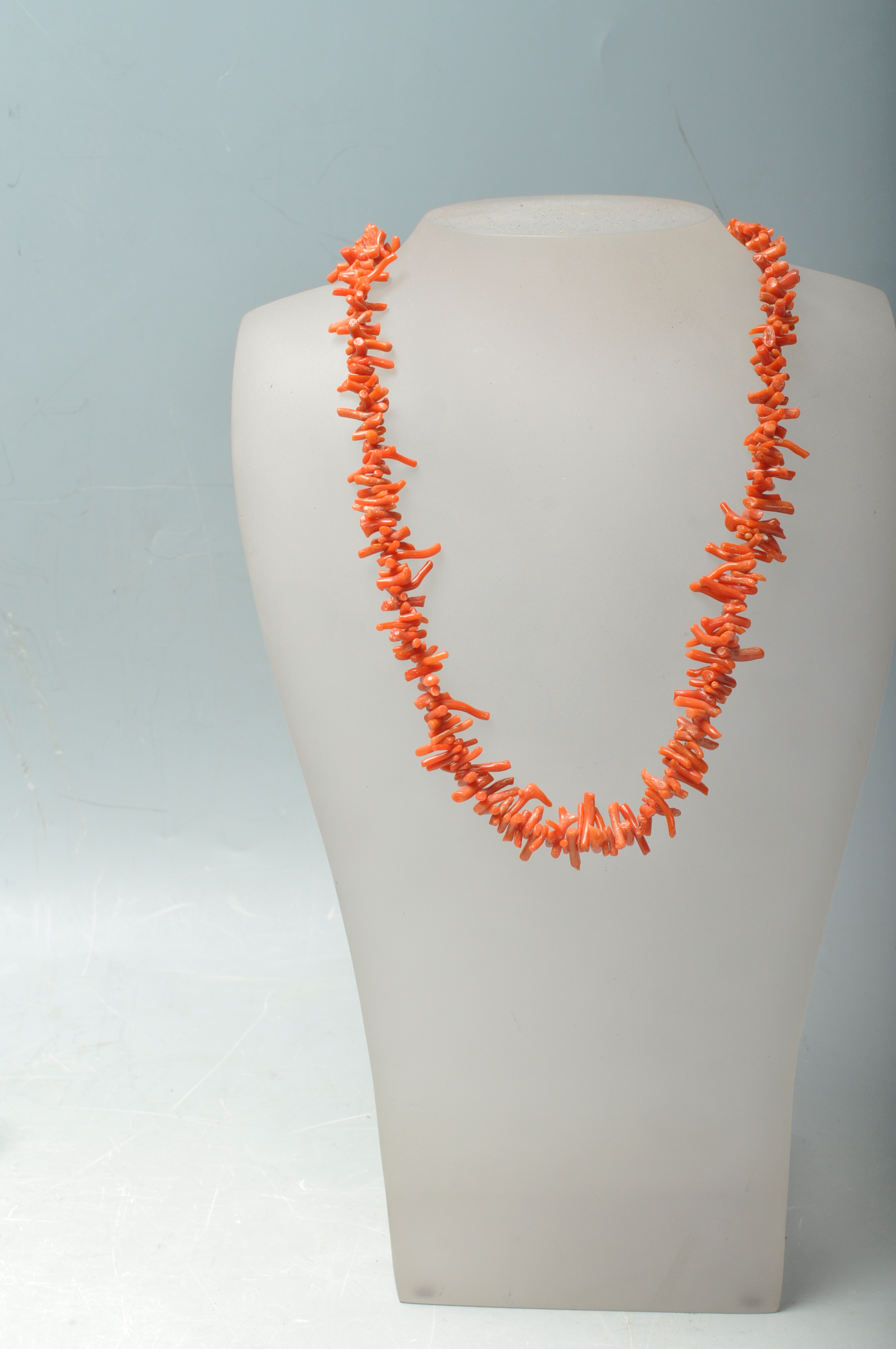 VINTAGE BRANCH CORAL NECKLACE AND CORAL BRACELET - Image 6 of 9