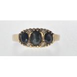 9CT GOLD AND BLACK STONE RING.