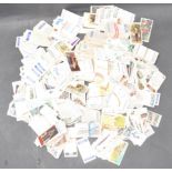 LARGE COLLECTION OF CIGARETTE CARDS AND TEA CARDS