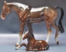 PAIR OF BROWN BESWICK HORSE FIGURINES.