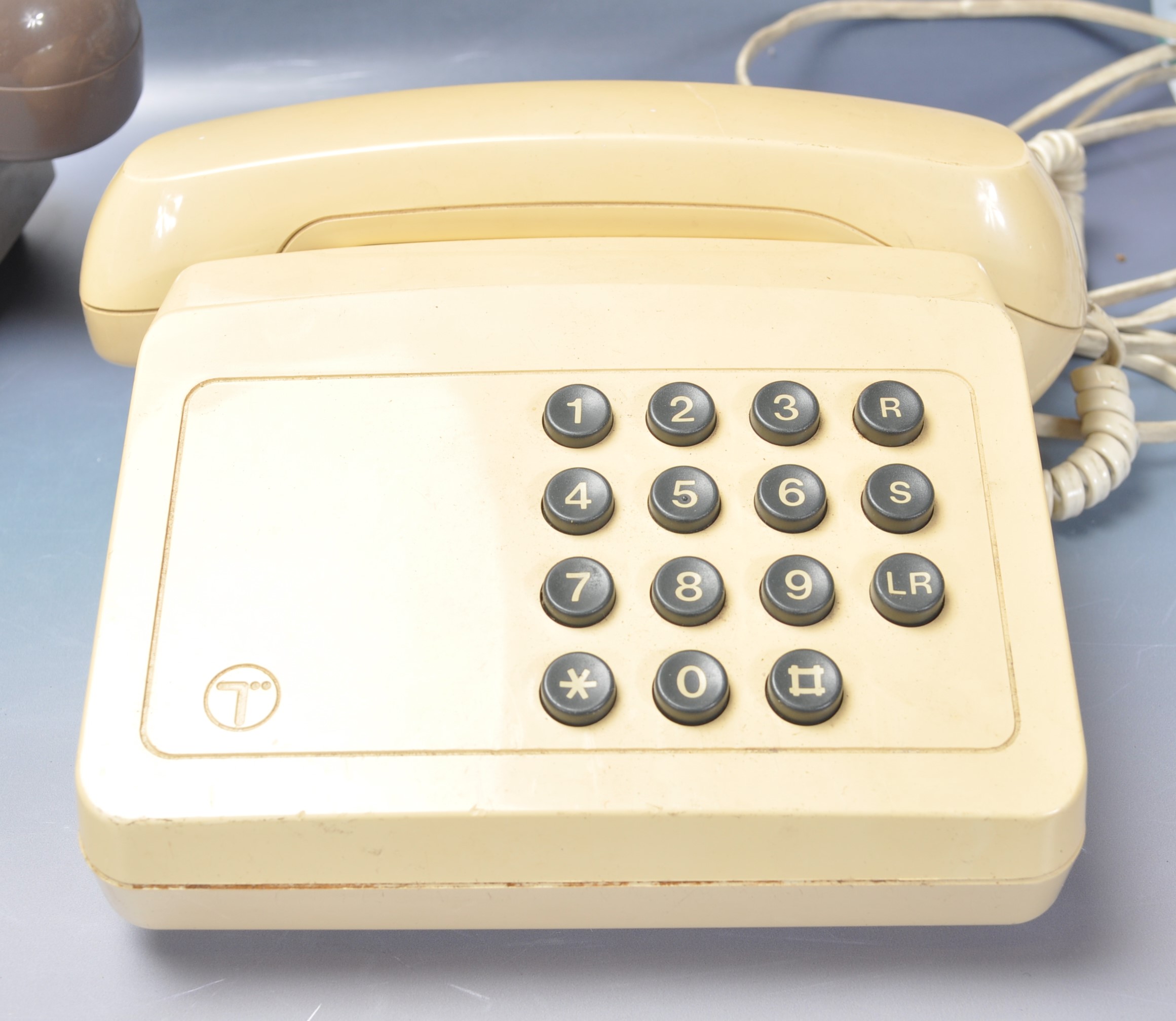 FOUR VINTAGE RETRO DESK TELEPHONES - Image 3 of 5