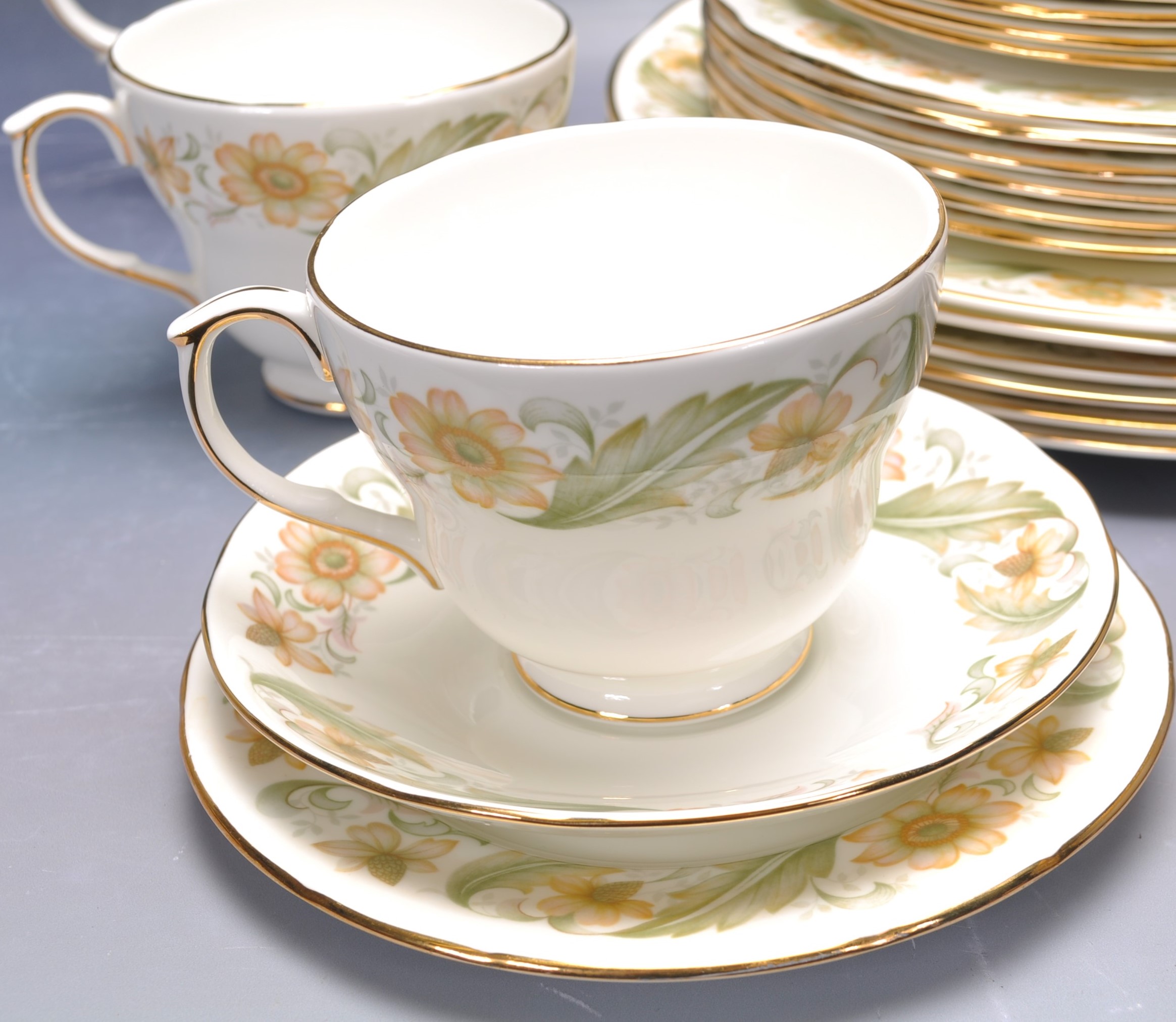 20TH CENTURY DUCHESS PORCELAIN CHINTZ PATTERN TEA SET - Image 4 of 10