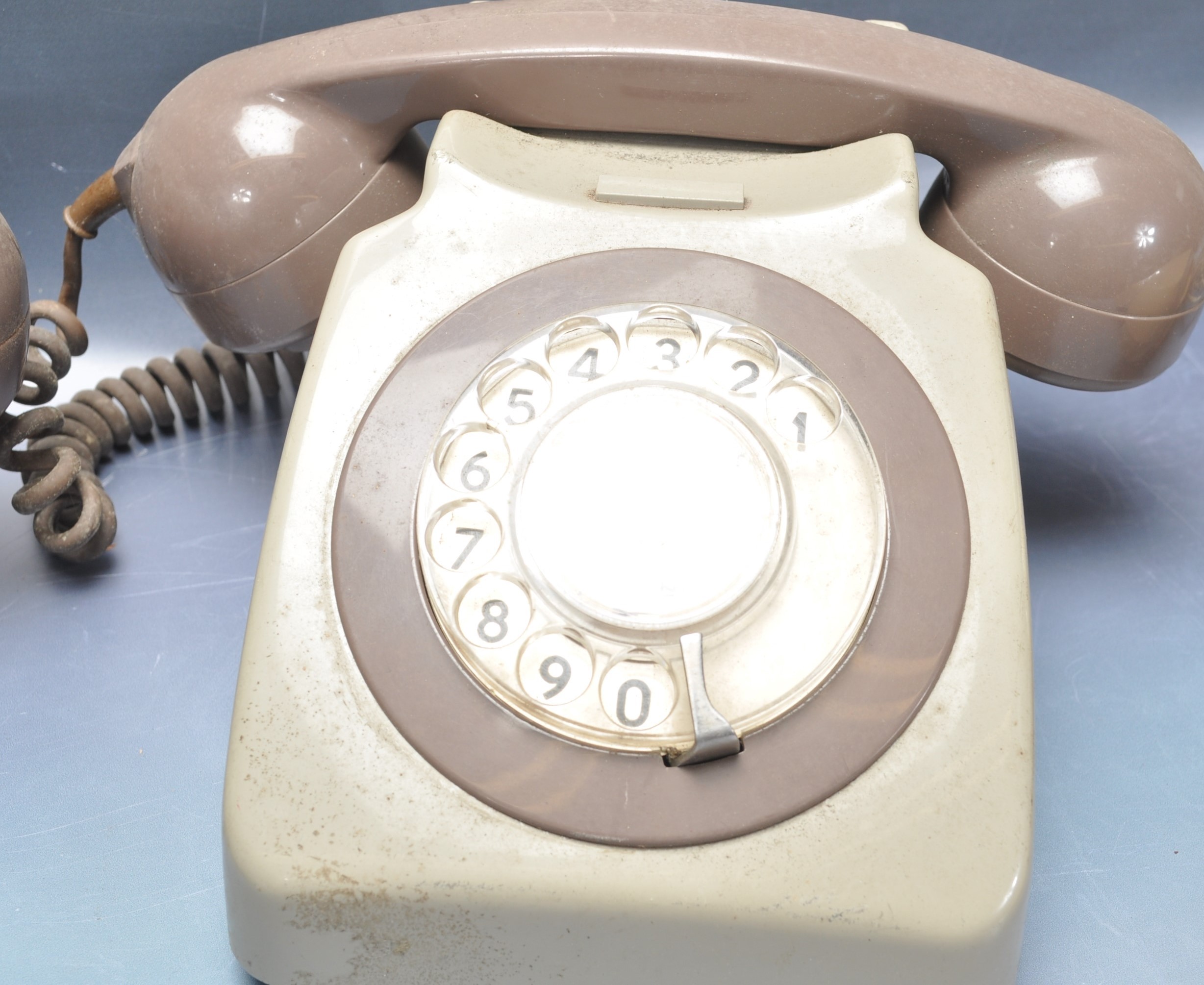 FOUR VINTAGE RETRO DESK TELEPHONES - Image 5 of 5