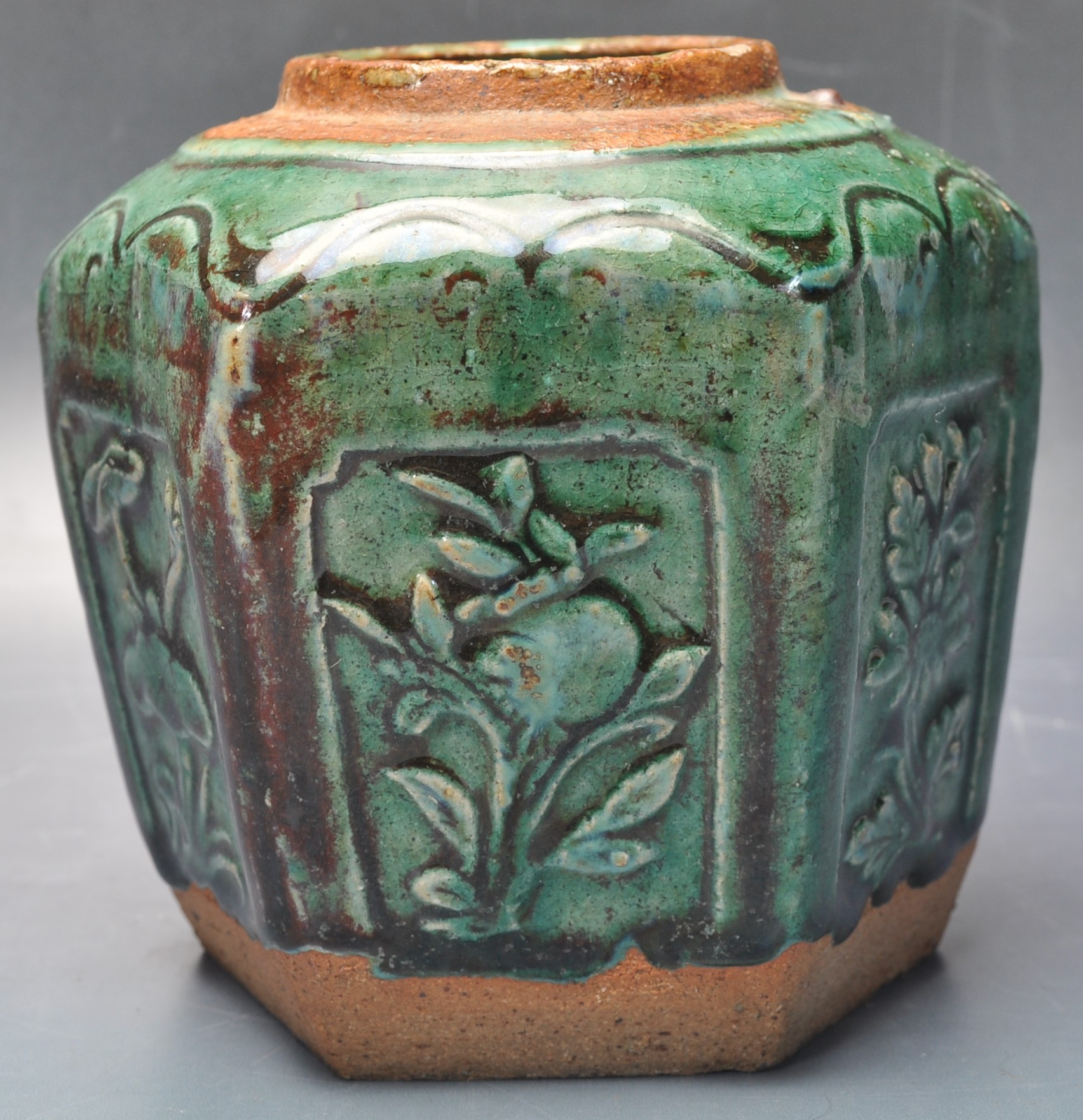 19TH CENTURY CHINESE ORIENTAL CERAMIC PORCELAIN GINGER JAR.