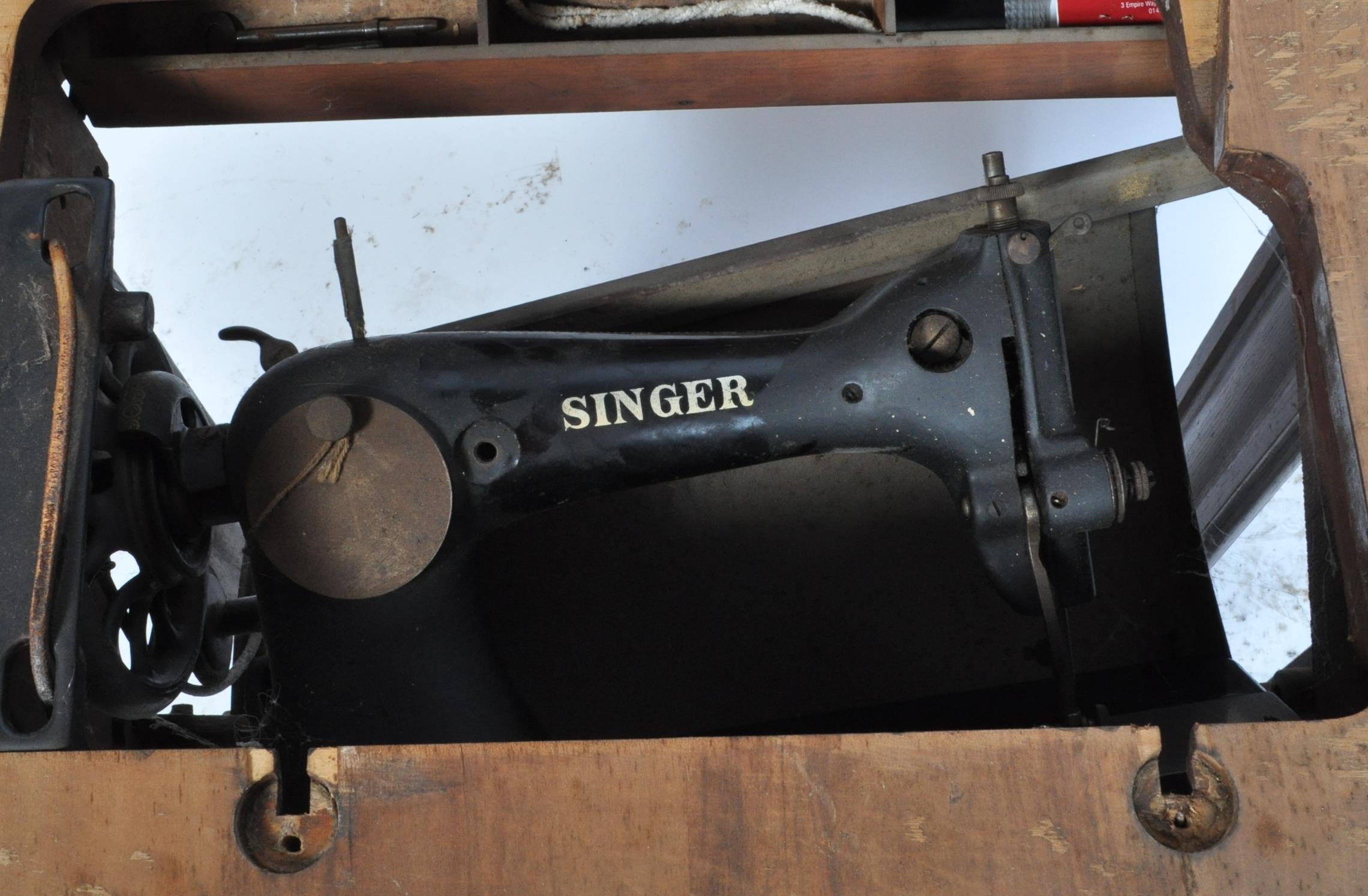 1930’S CAST IRON SINGER SEWING MACHINE TABLE - Image 4 of 4