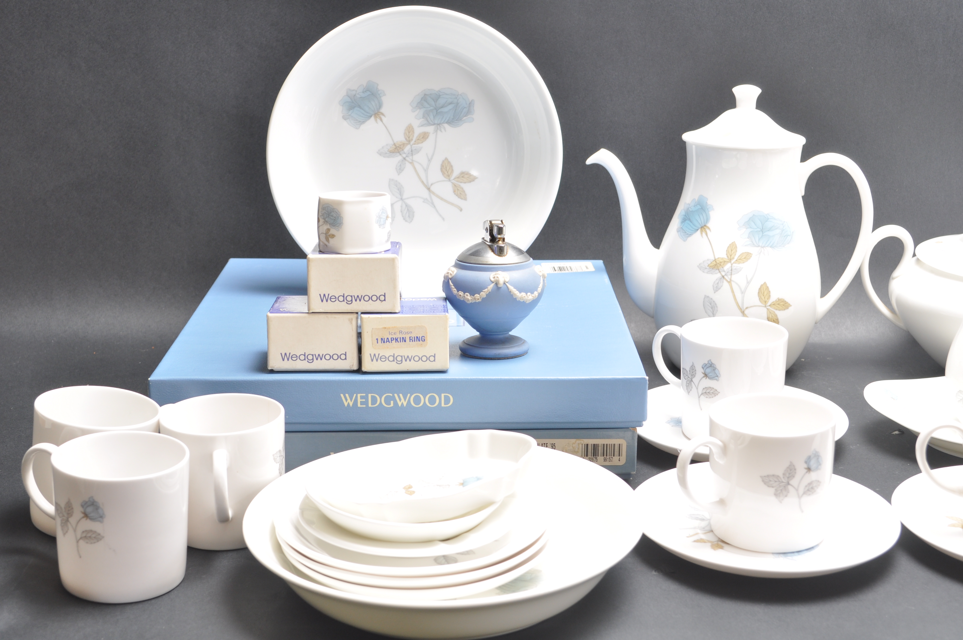 MID 20TH CENTURY WEDGWOOD ICE ROSE TEA SERVICE - Image 2 of 8