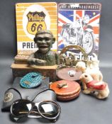 COLLECTION OF VINTAGE RETRO 20TH CENTURY ITEMS