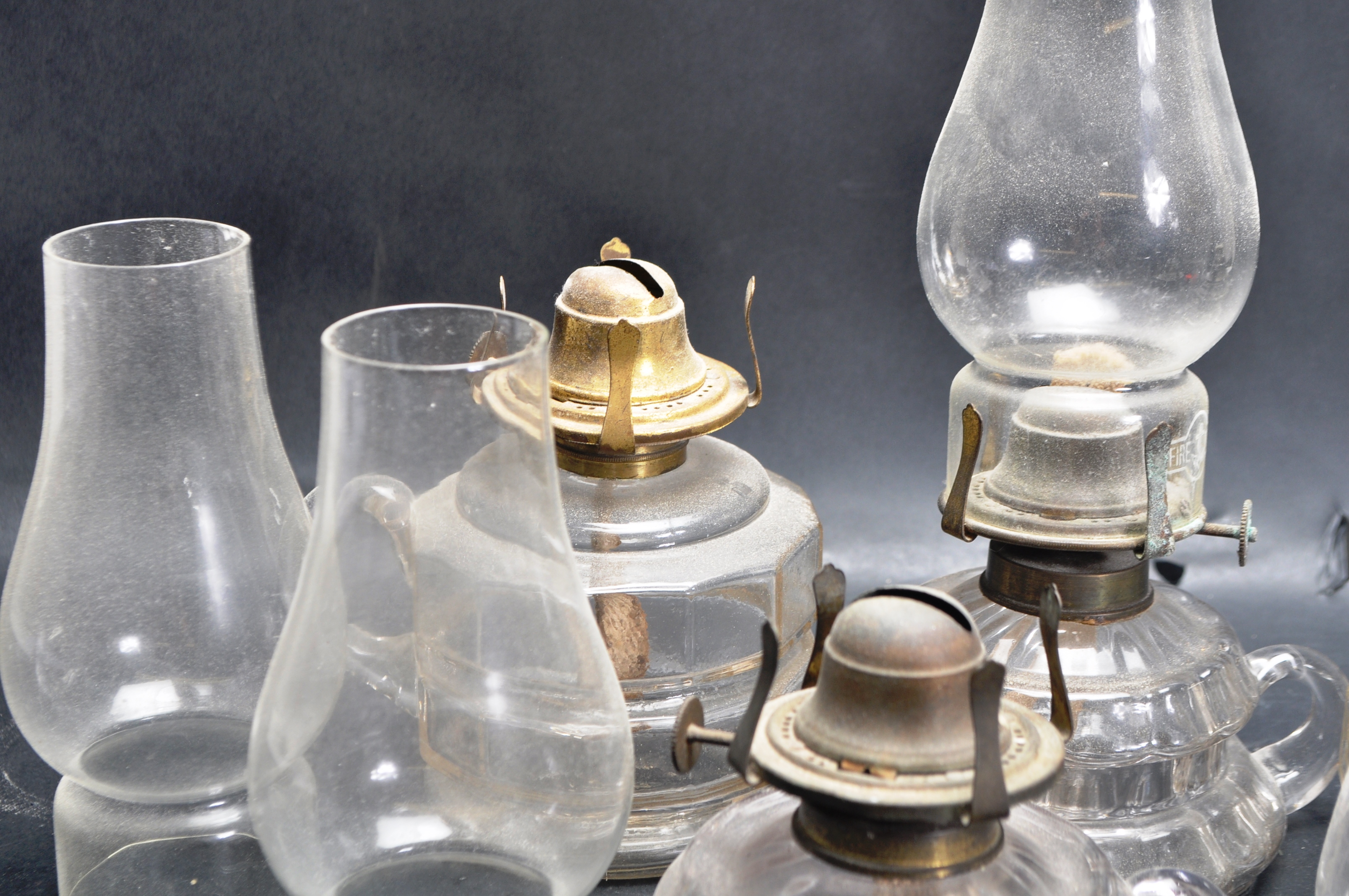 COLLECTION OF EARLY 20TH CENTURY OIL LAMPS - Image 3 of 6