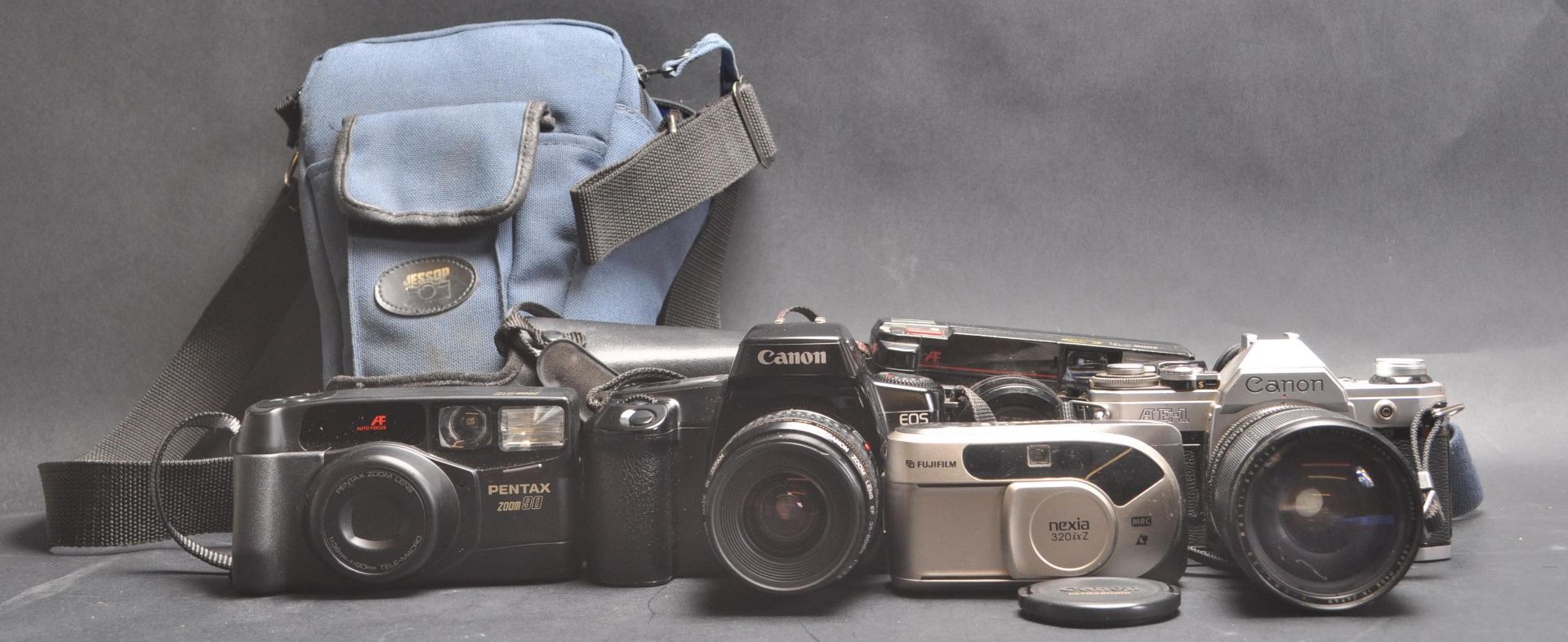 COLLECTION OF VINTAGE 35MM CAMERAS