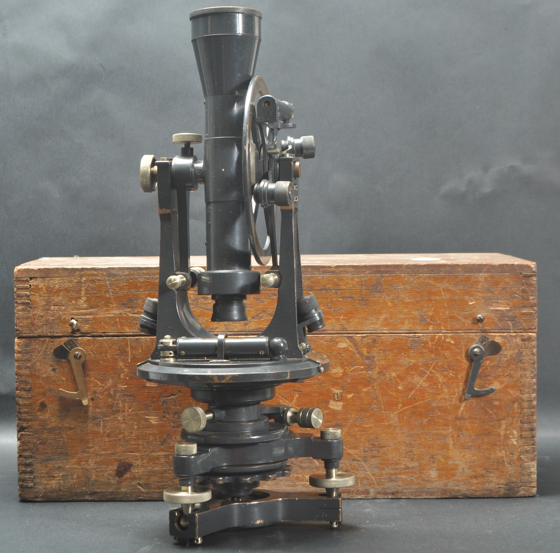 20TH CENTURY CIRCA 1950S SURVEYORS THEODOLITE