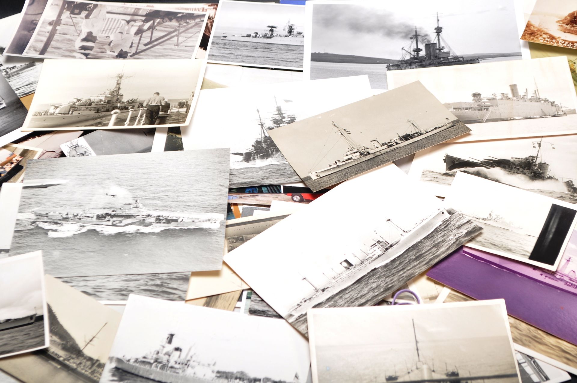 COLLECTION OF NAVAL AND MILITARY SHIPPING POSTCARDS - Bild 2 aus 6