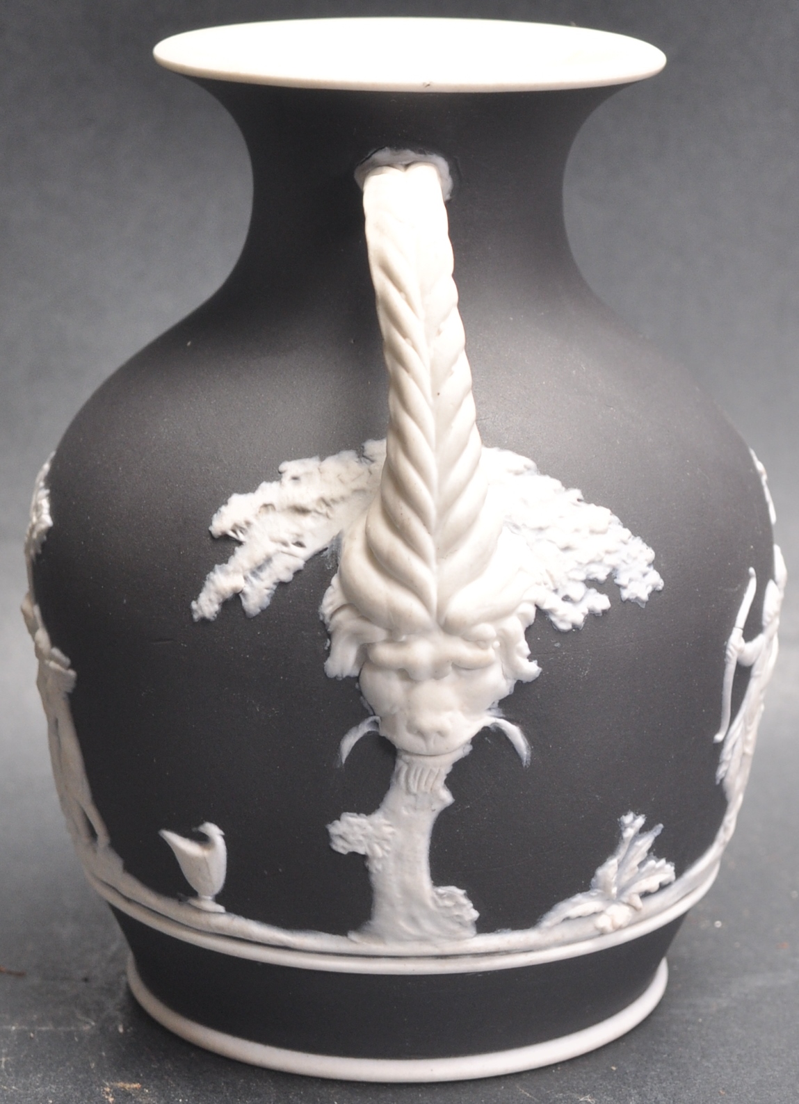 19TH CENTURY VICTORIAN BLACK TWIN HANDLED VASE - Image 2 of 5