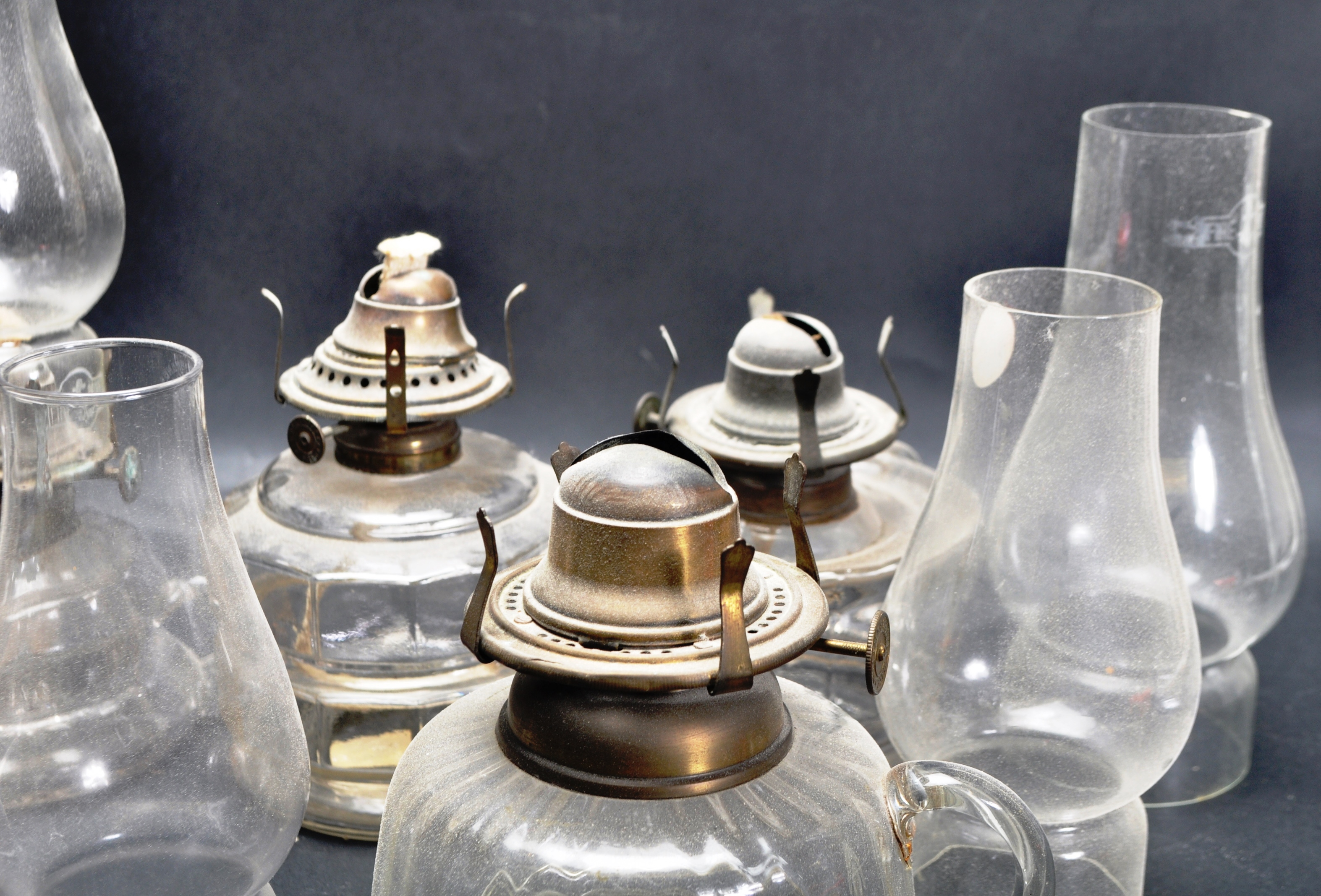 COLLECTION OF EARLY 20TH CENTURY OIL LAMPS - Image 2 of 6