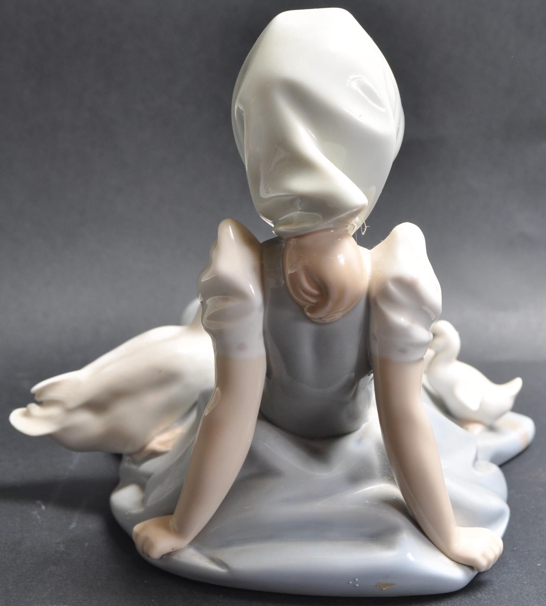 LLADRO MY HUNGRY BROOD CERAMIC FIGURINE - Image 3 of 5