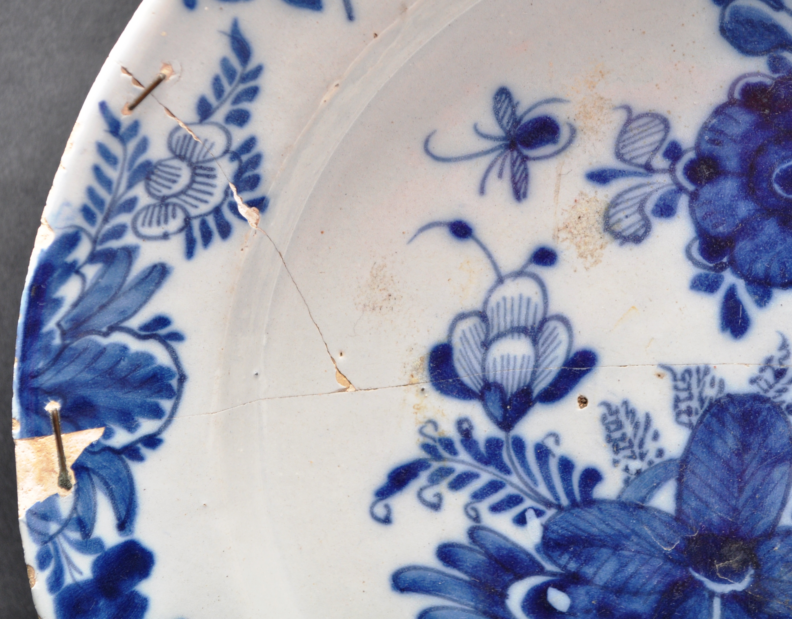 19TH CENTURY BLUE AND WHITE DELFT PLATE - Image 4 of 6