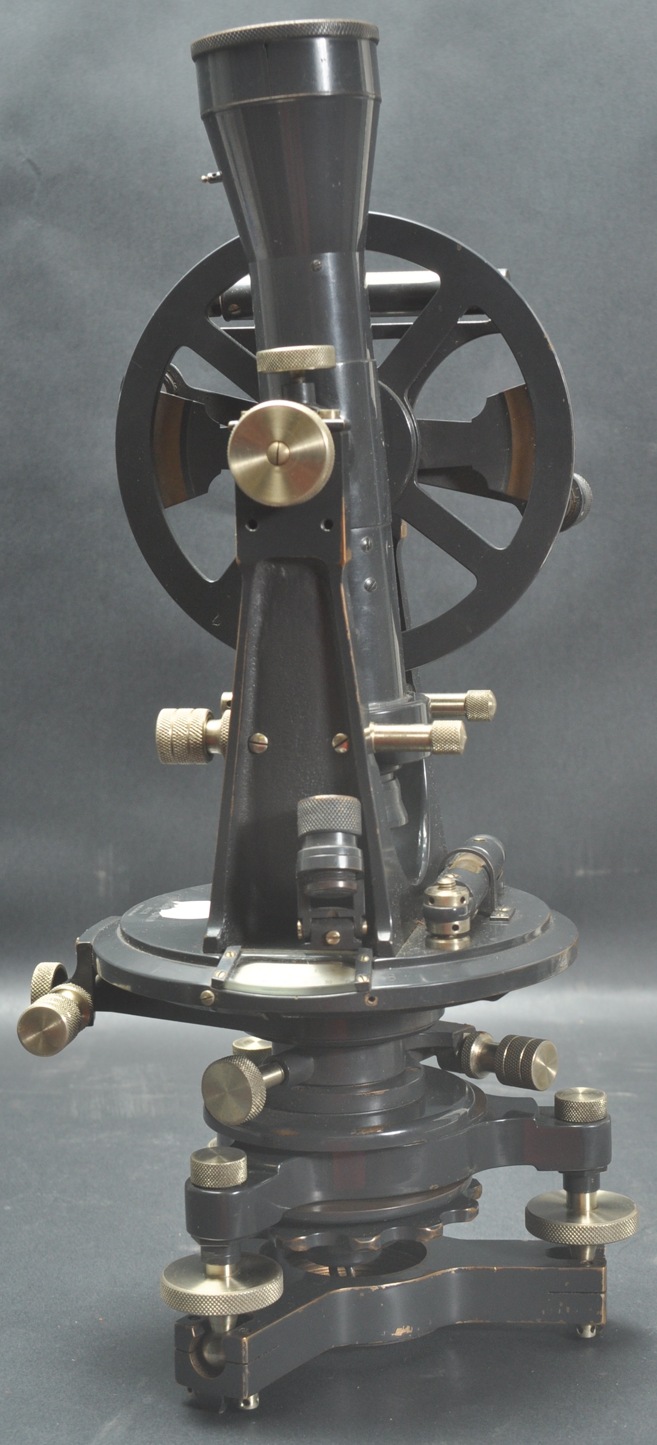 20TH CENTURY CIRCA 1950S SURVEYORS THEODOLITE - Image 3 of 7