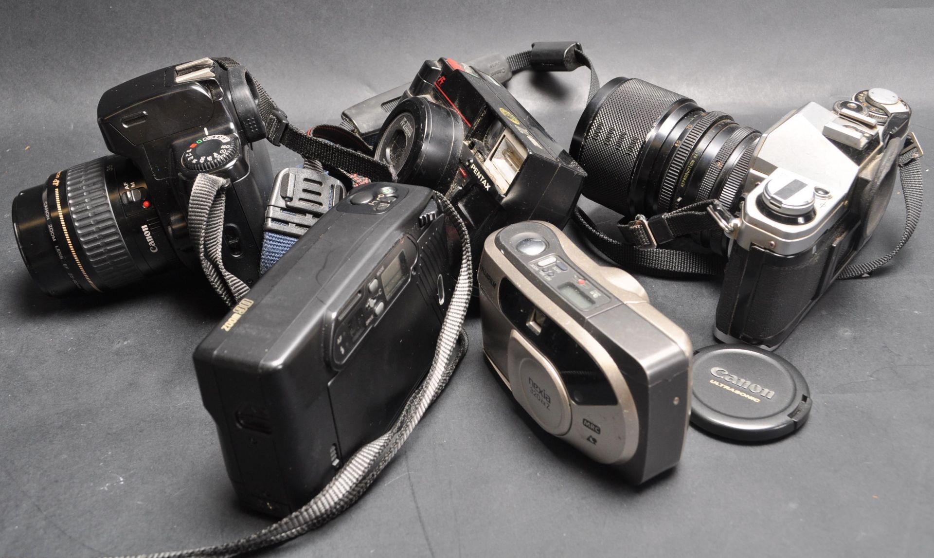 COLLECTION OF VINTAGE 35MM CAMERAS - Bild 5 aus 5