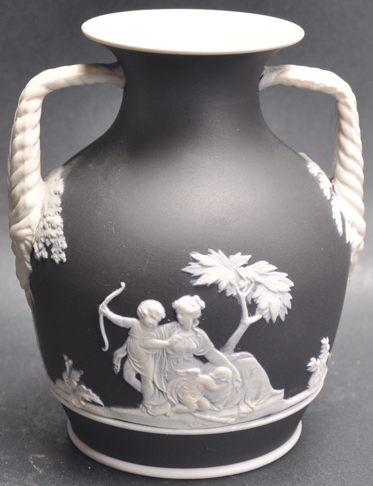 19TH CENTURY VICTORIAN BLACK TWIN HANDLED VASE - Image 3 of 5