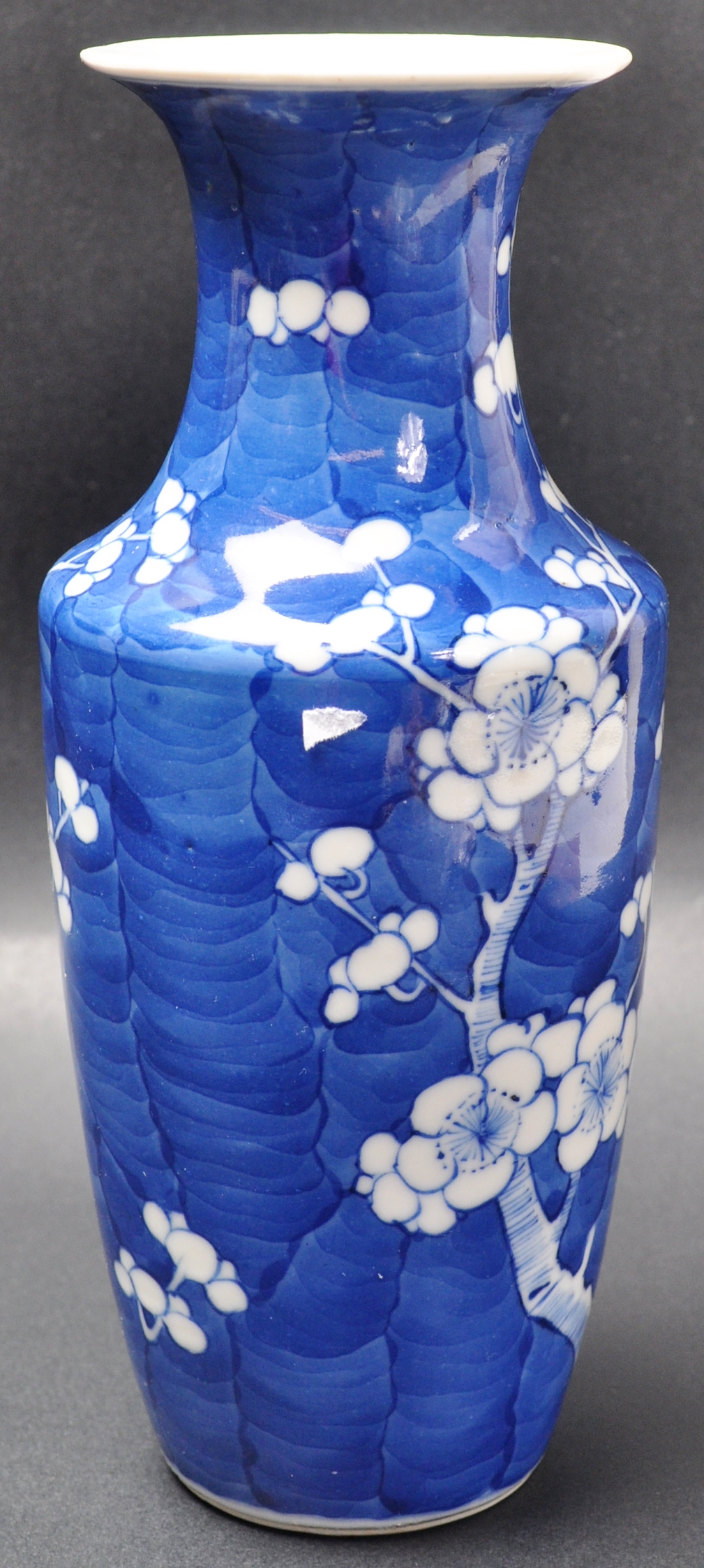 EARLY 20TH CENTURY CHINESE BLUE AND WHITE PRUNUS PATTERN VASE