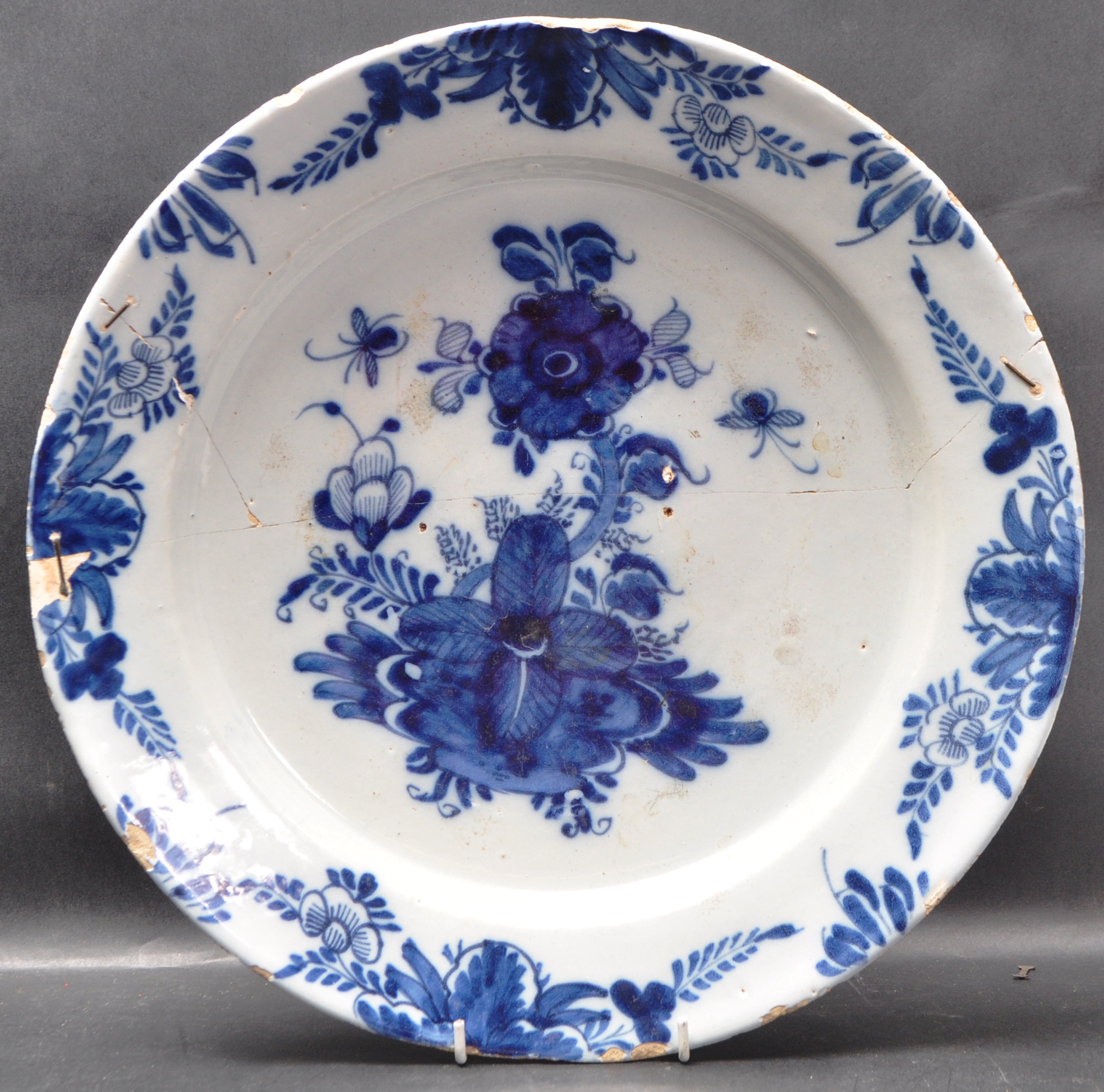 19TH CENTURY BLUE AND WHITE DELFT PLATE