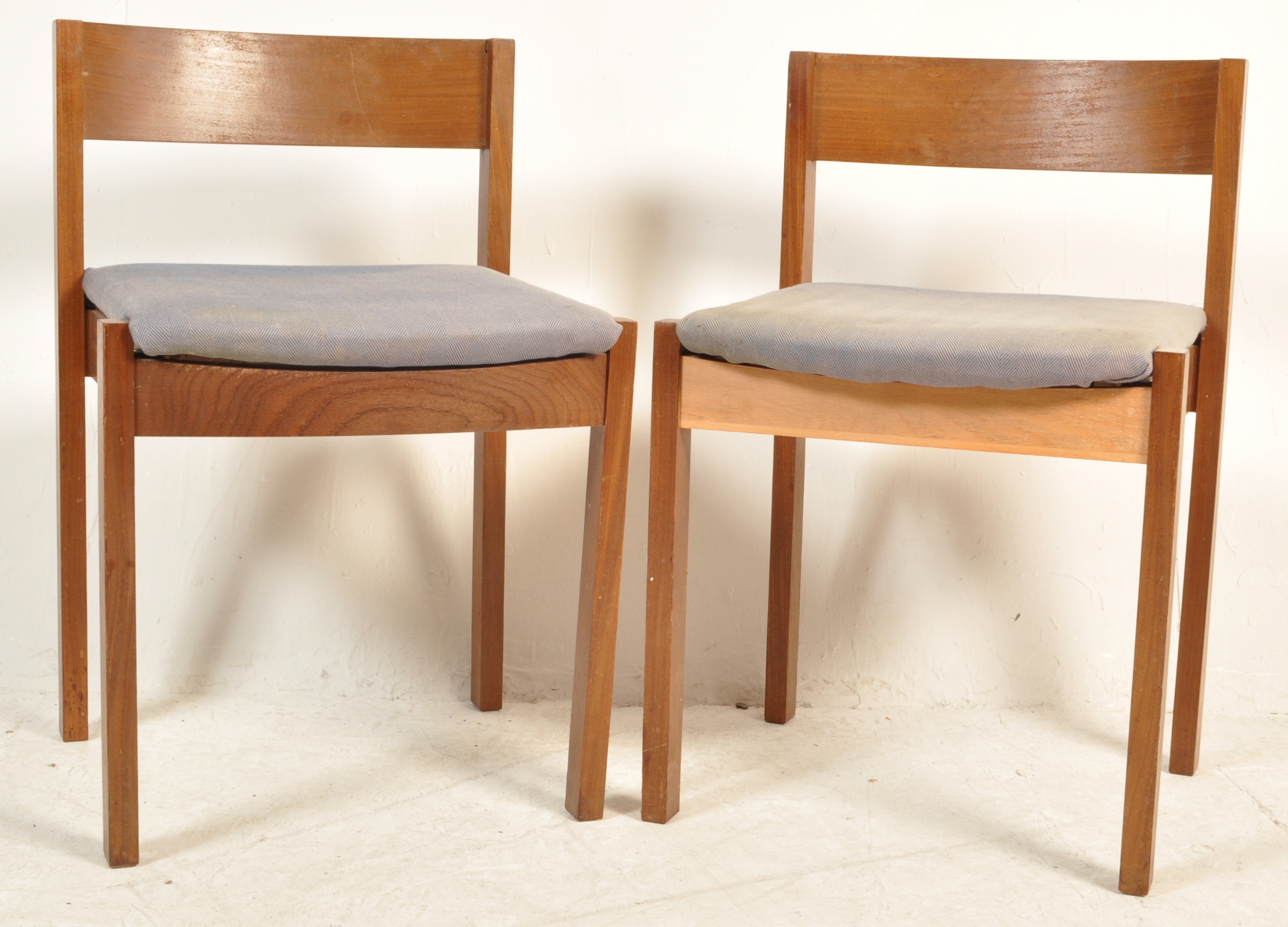MEREDEW - BRITISH MODERN DESIGN - RETRO VINTAGE TABLE AND CHAIRS - Image 6 of 8