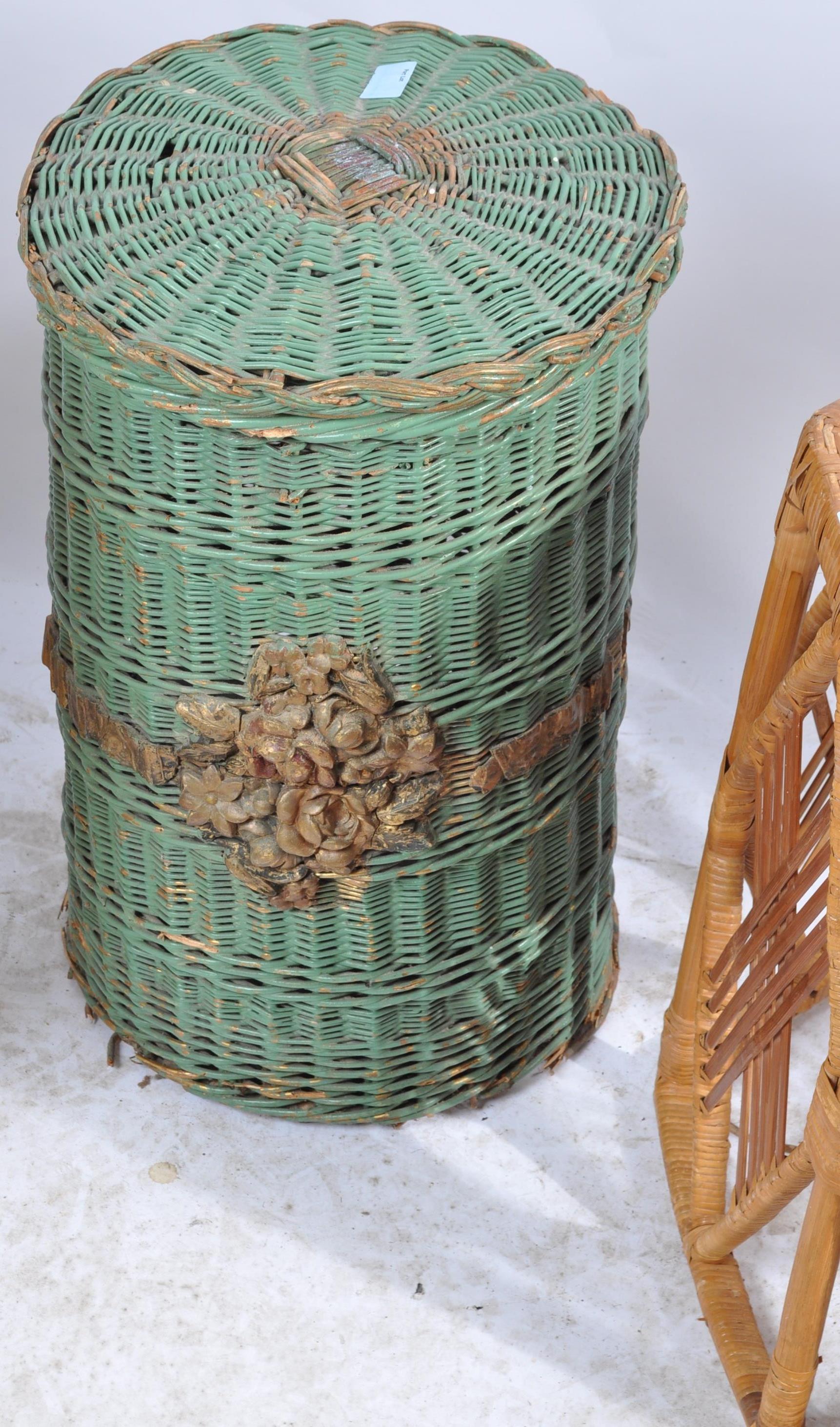 GROUP OF VINTAGE 20TH CENTURY WICKER ITEMS - Image 4 of 6