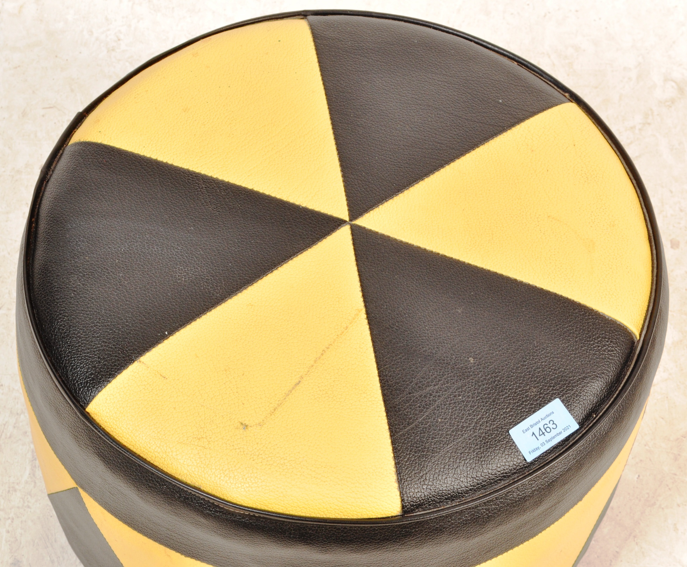 RETRO VINTAGE CIRCA 1970S BLACK AND YELLOW LEATHER FOOTSTOOL - Image 2 of 3