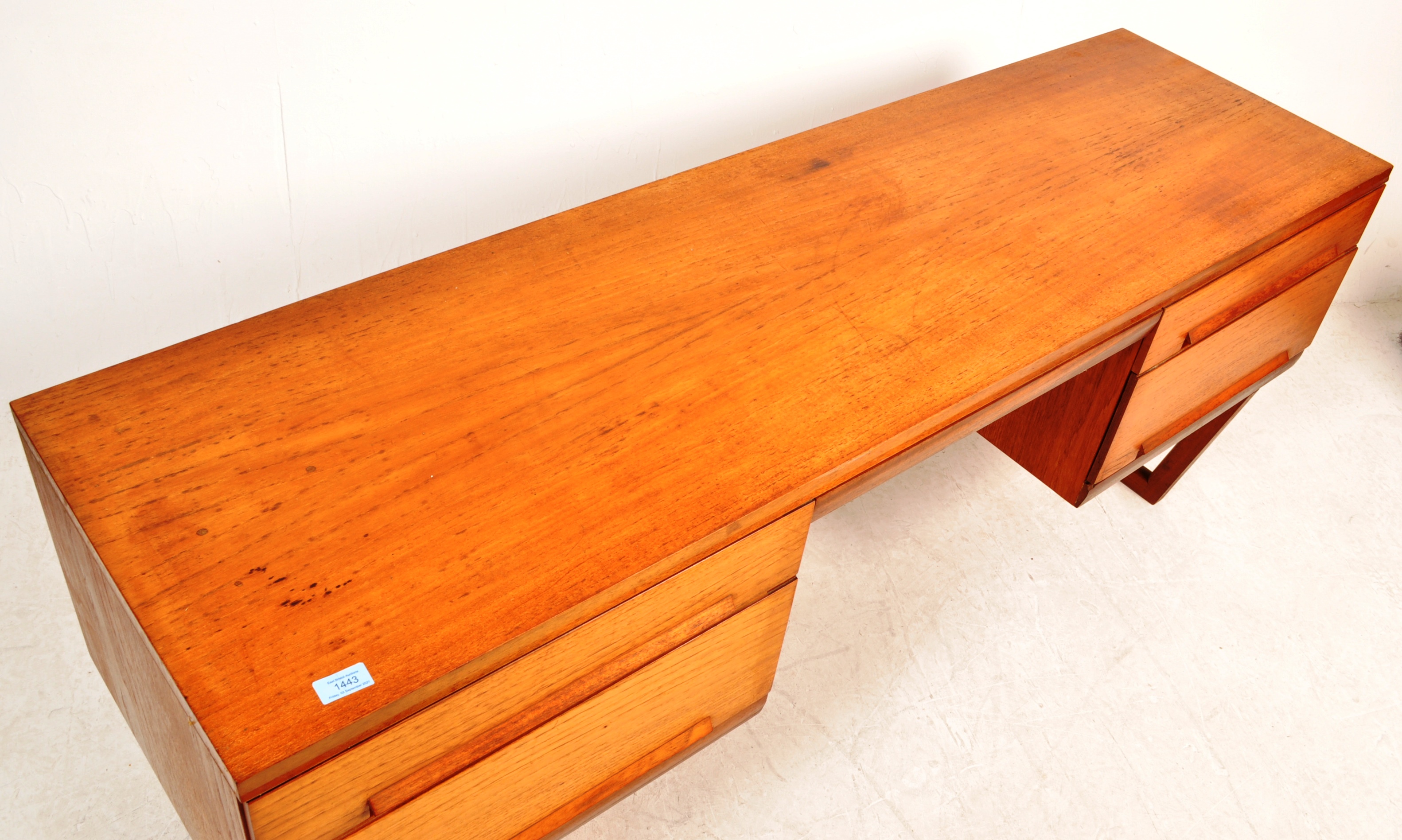 1950’S TEAK WOOD DESK BY WHITE & NEWTON - Bild 3 aus 5