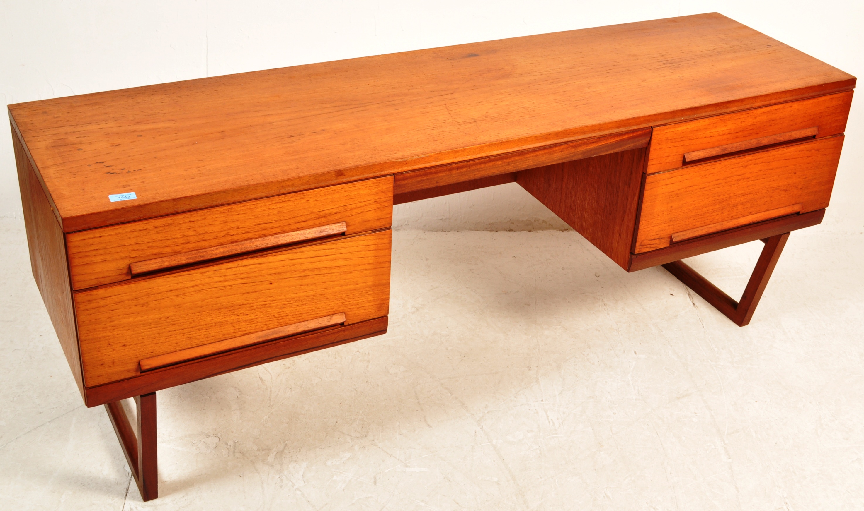 1950’S TEAK WOOD DESK BY WHITE & NEWTON - Bild 2 aus 5